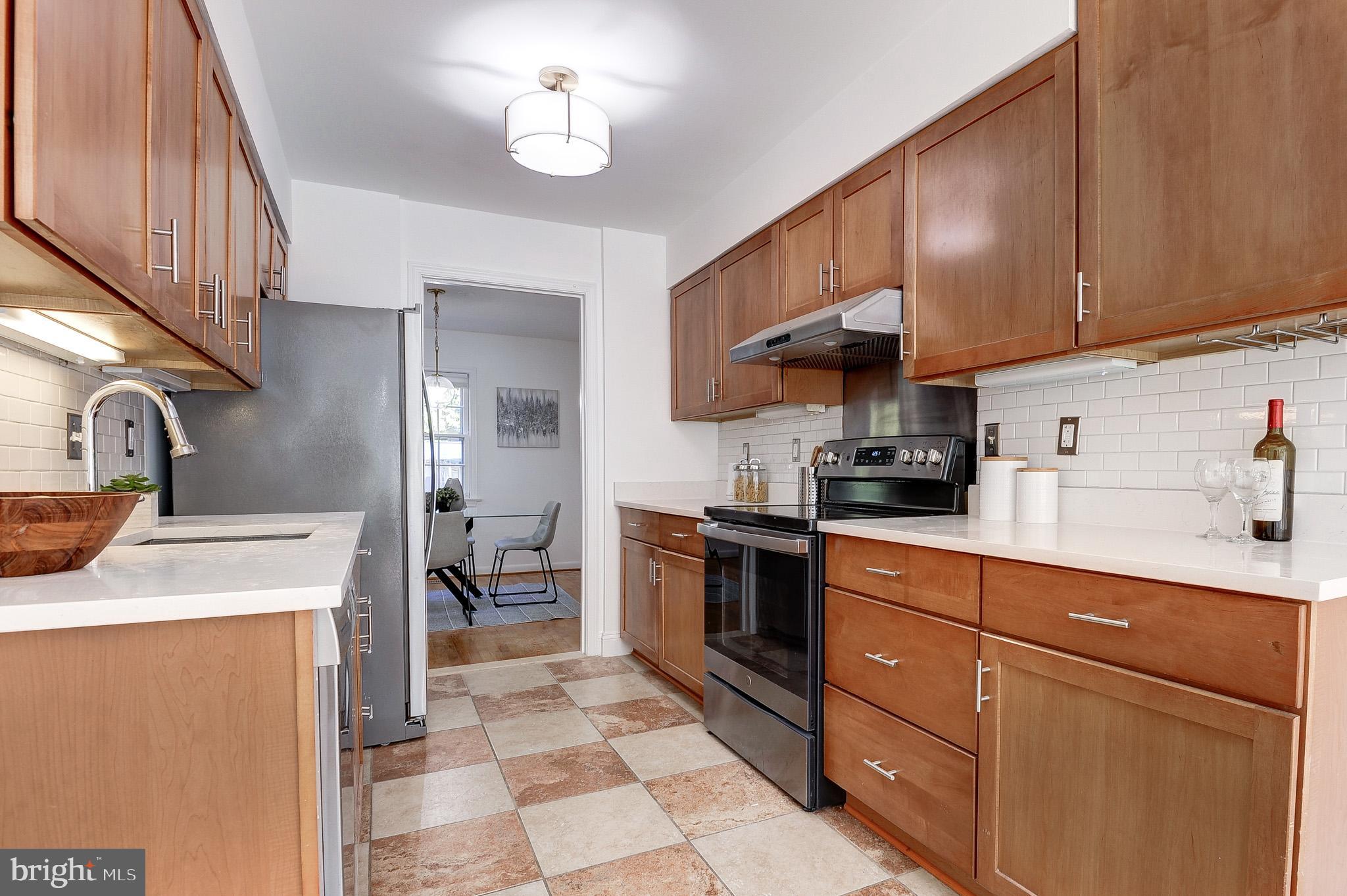 2318 WHEYSTONE COURT