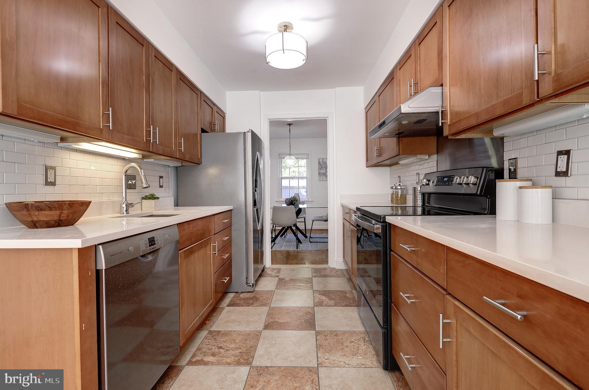 2318 WHEYSTONE COURT