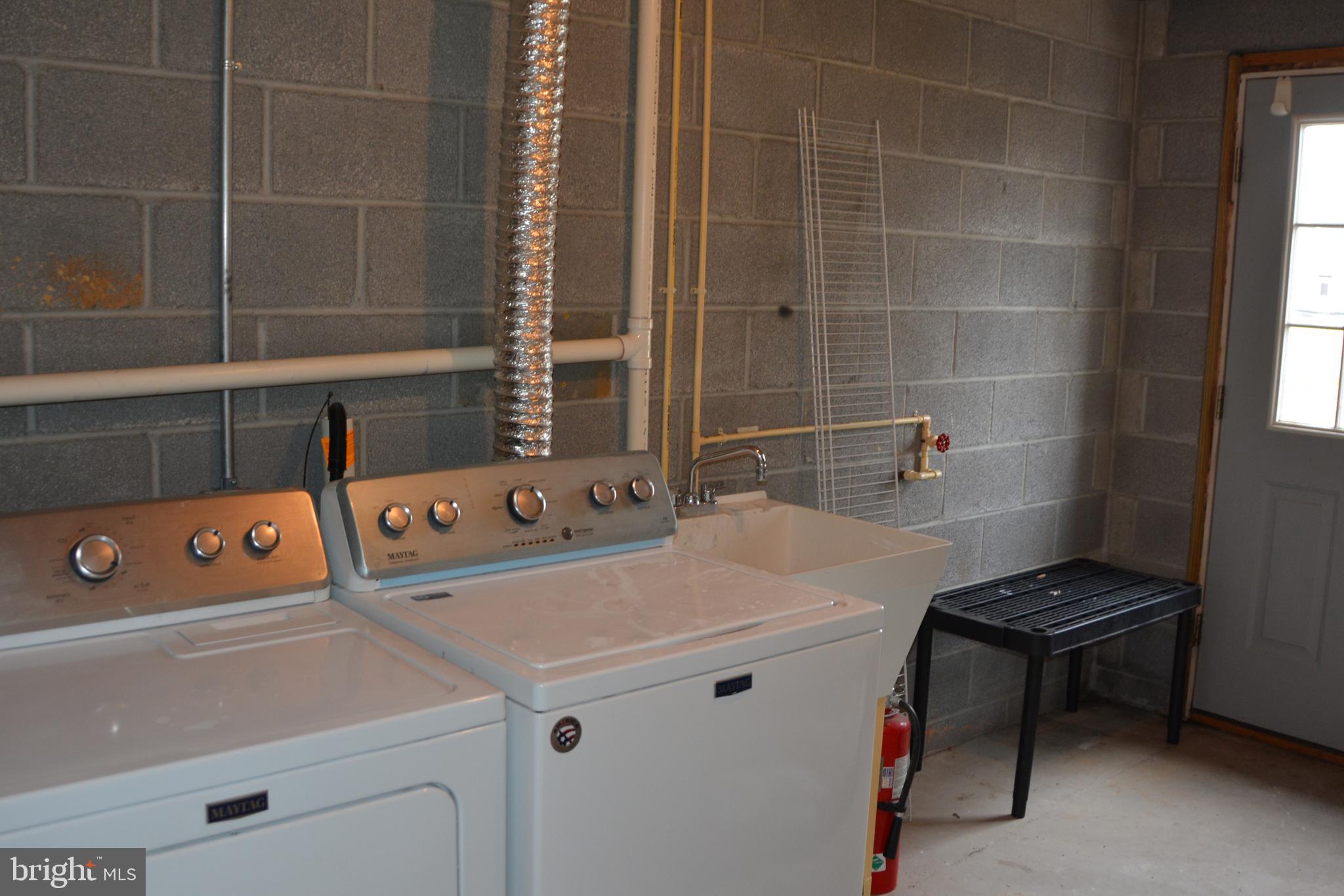 STERLING OAKS - Residential Lease