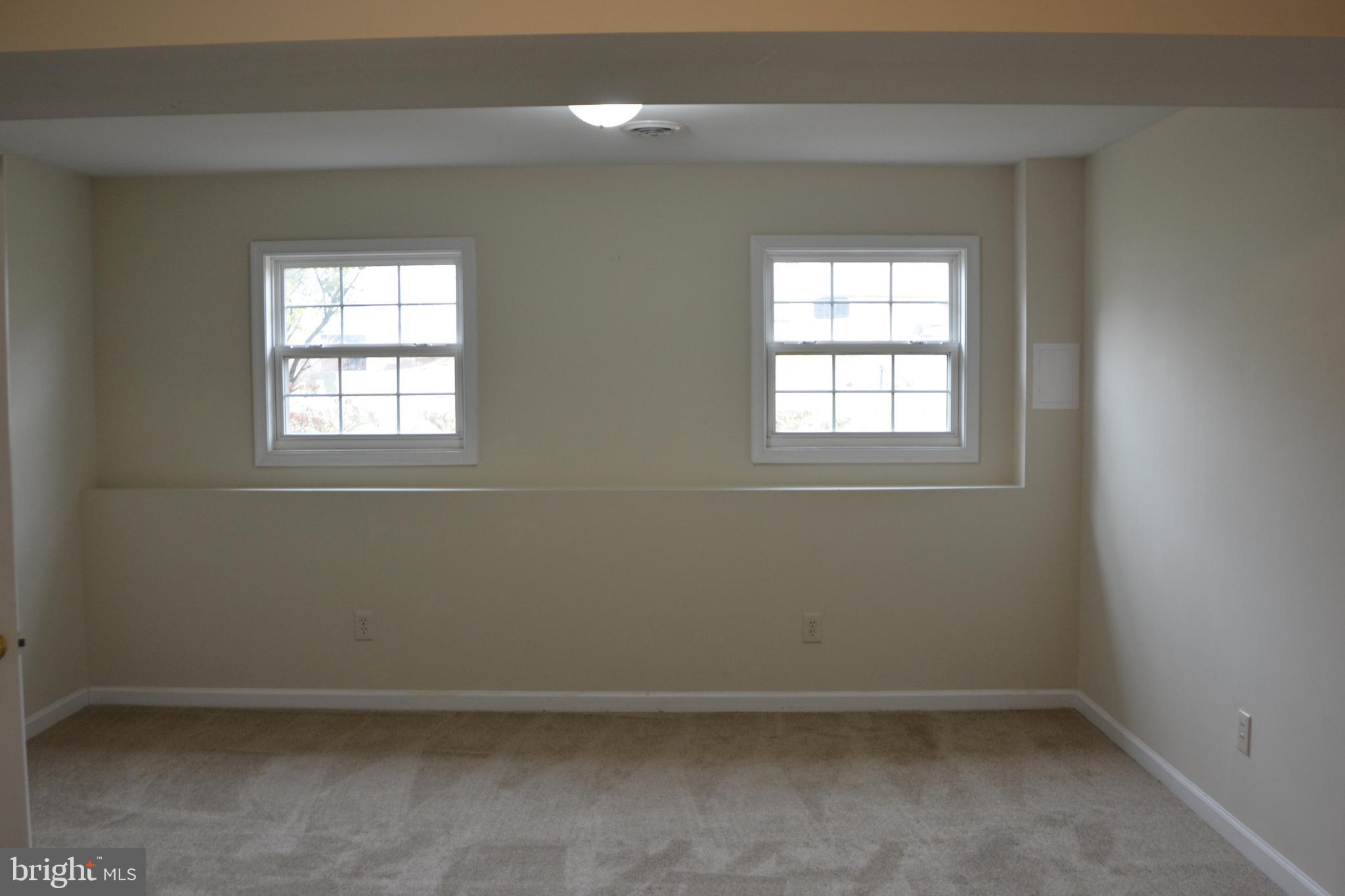 STERLING OAKS - Residential Lease