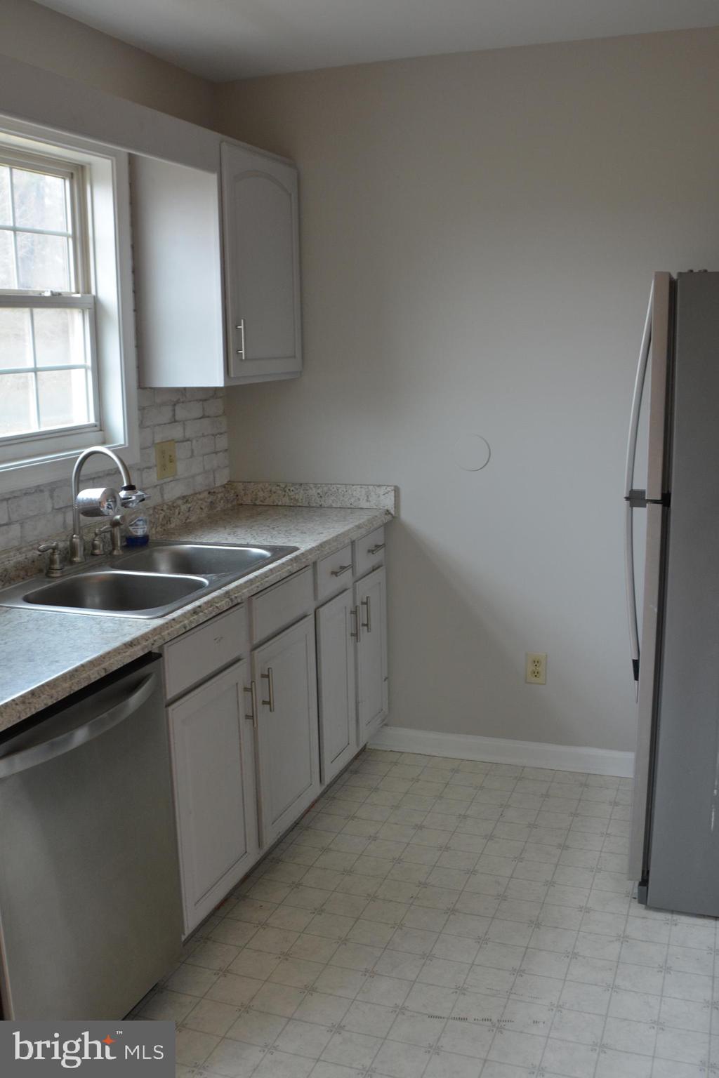 STERLING OAKS - Residential Lease