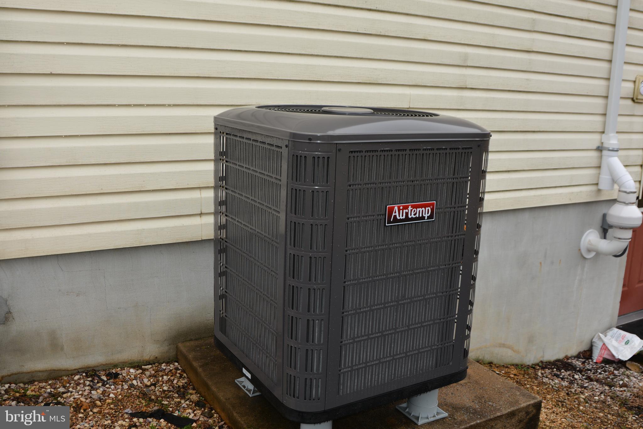 STERLING OAKS - Residential Lease