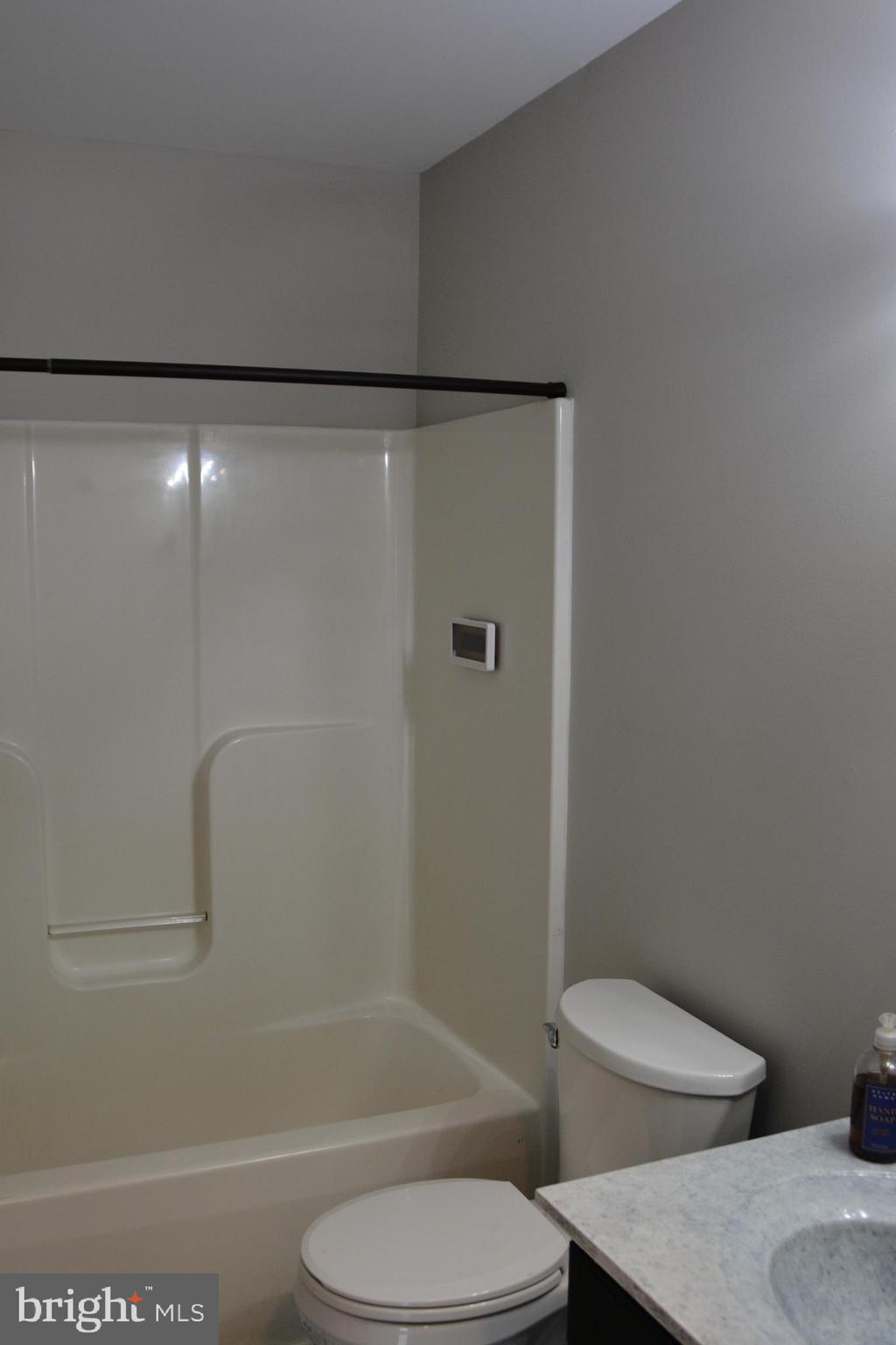 STERLING OAKS - Residential Lease