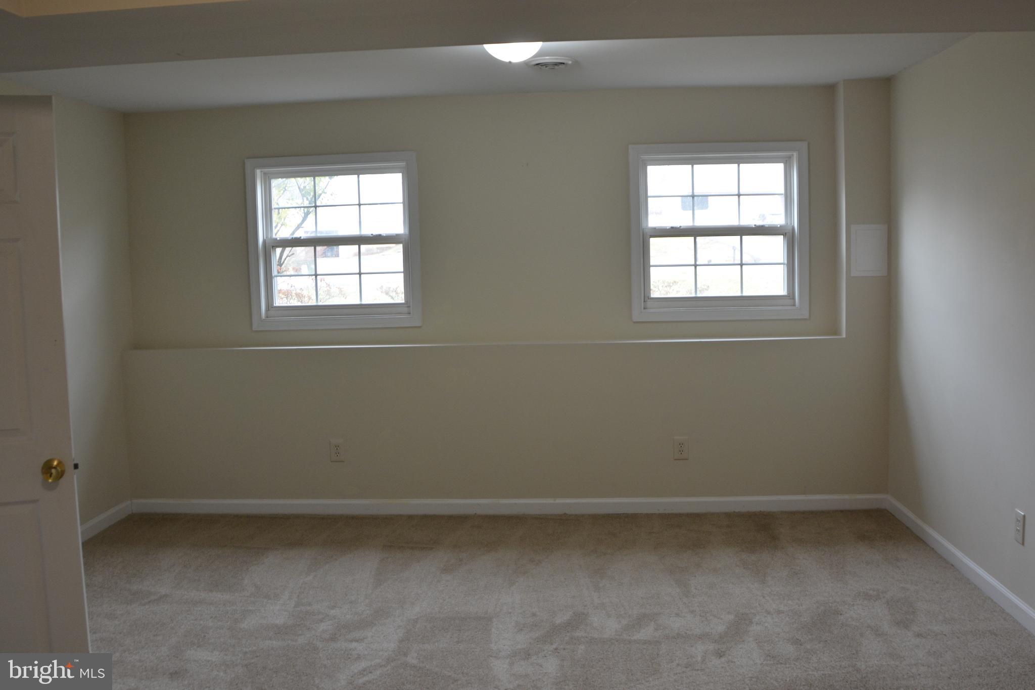 STERLING OAKS - Residential Lease