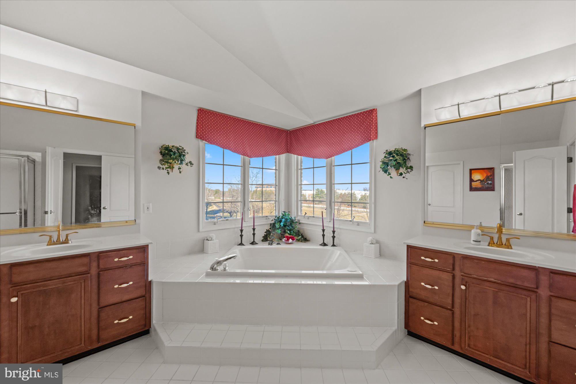 BELMONT COUNTRY CLUB - Residential