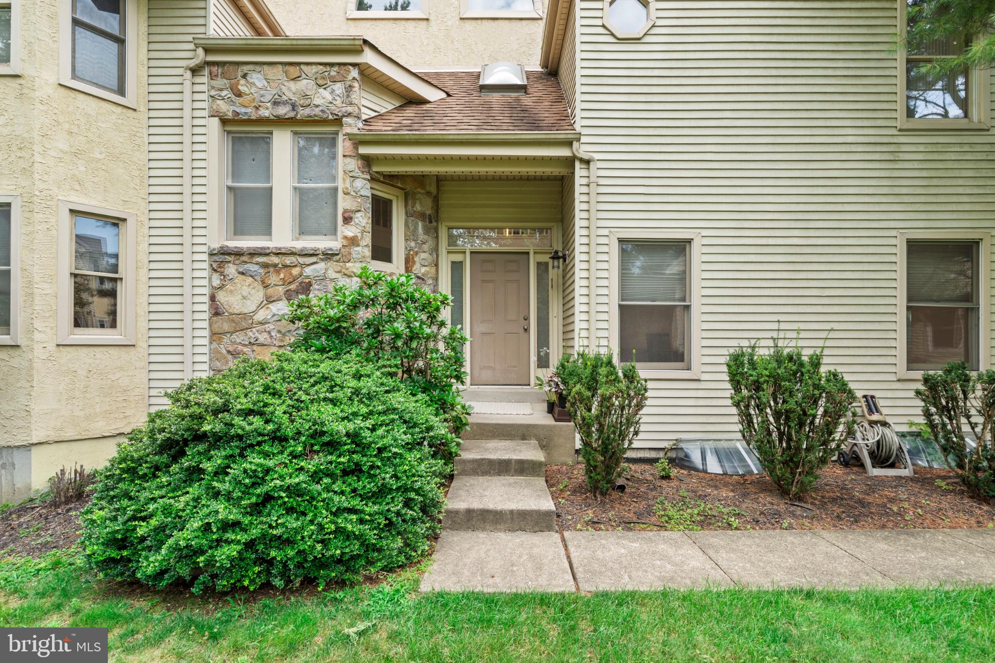 256 SYCAMORE CIRCLE
