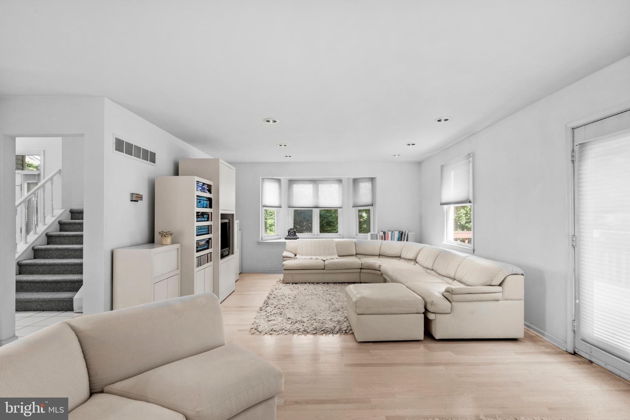 256 SYCAMORE CIRCLE
