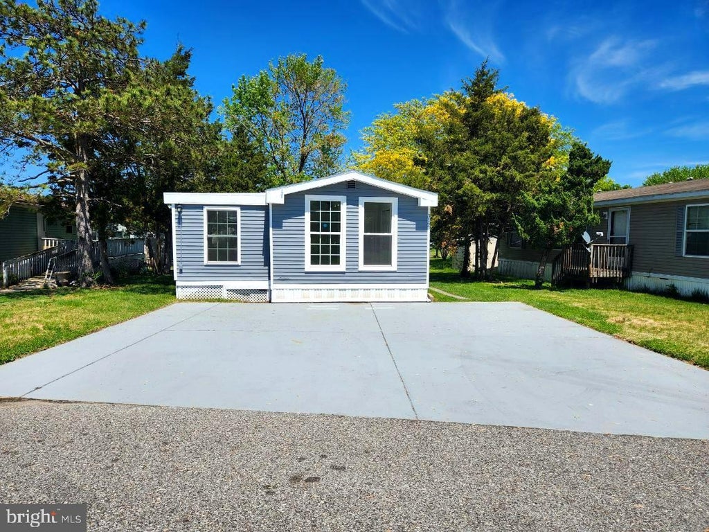 Photo of 312 Arizona Avenue, WILLIAMSTOWN, NJ 08094 (MLS # NJGL2072656)
