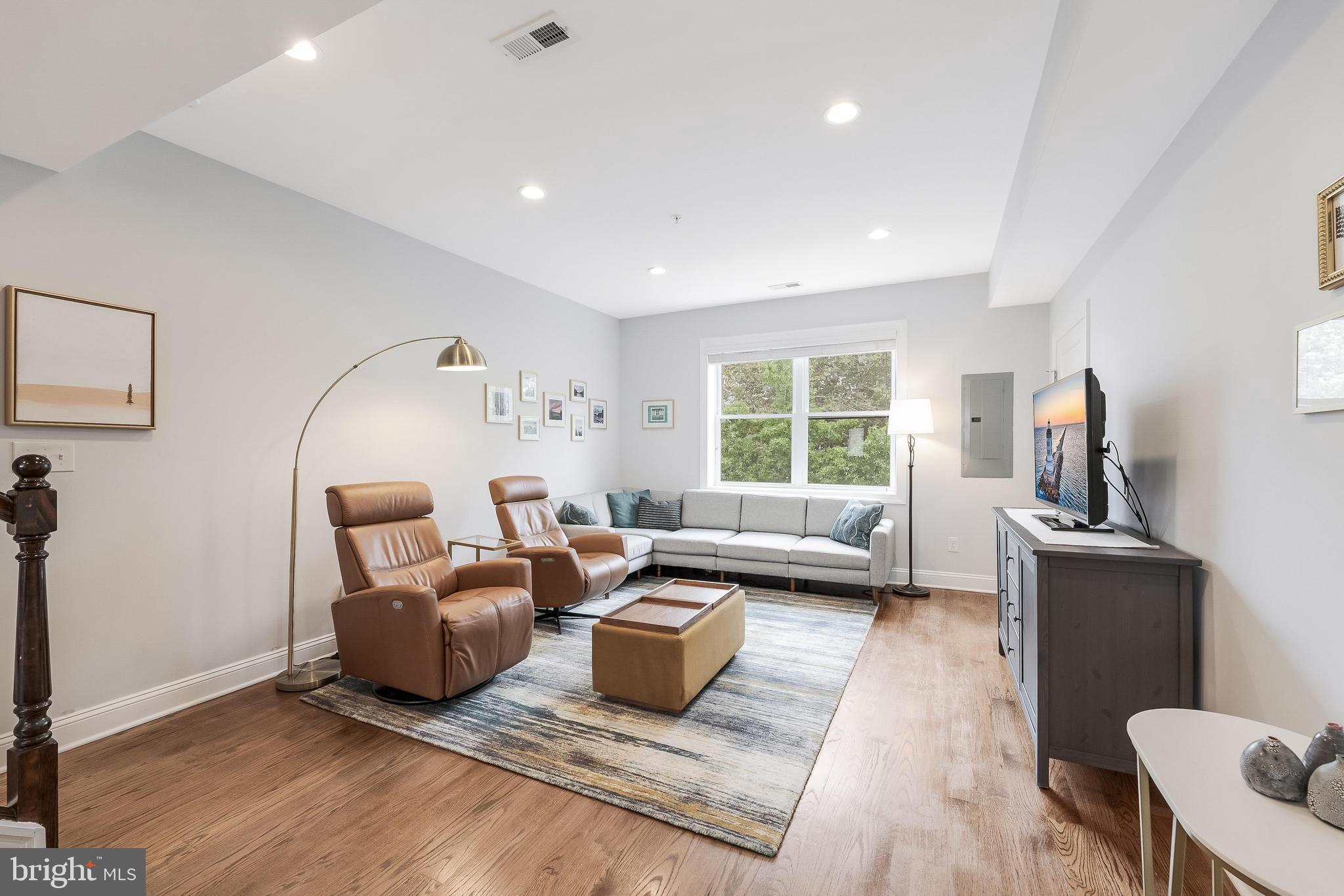 1613 ISHERWOOD STREET NE 3