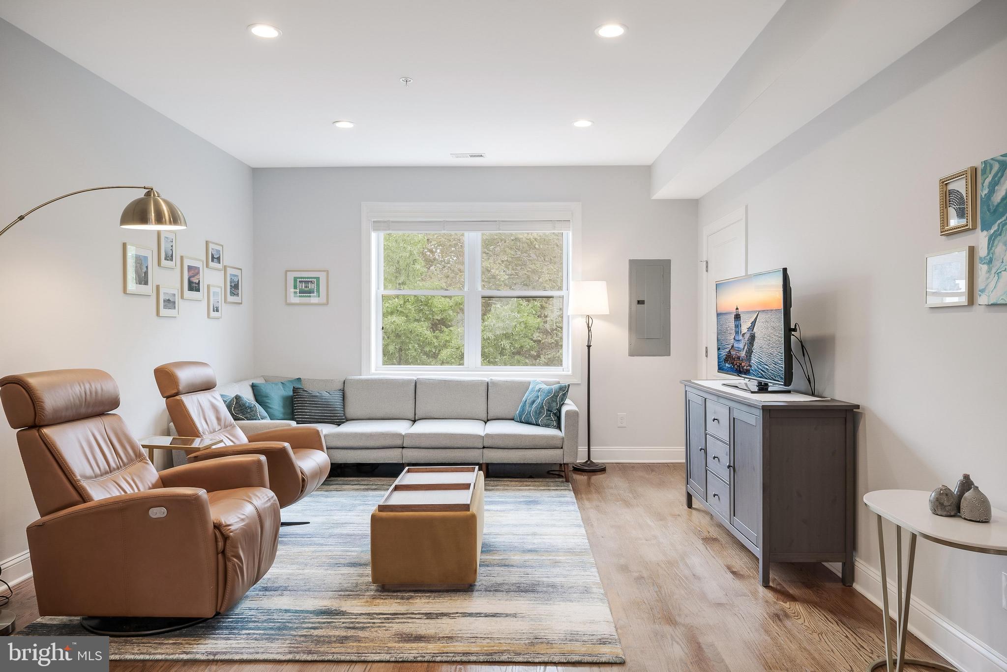 1613 ISHERWOOD STREET NE 3