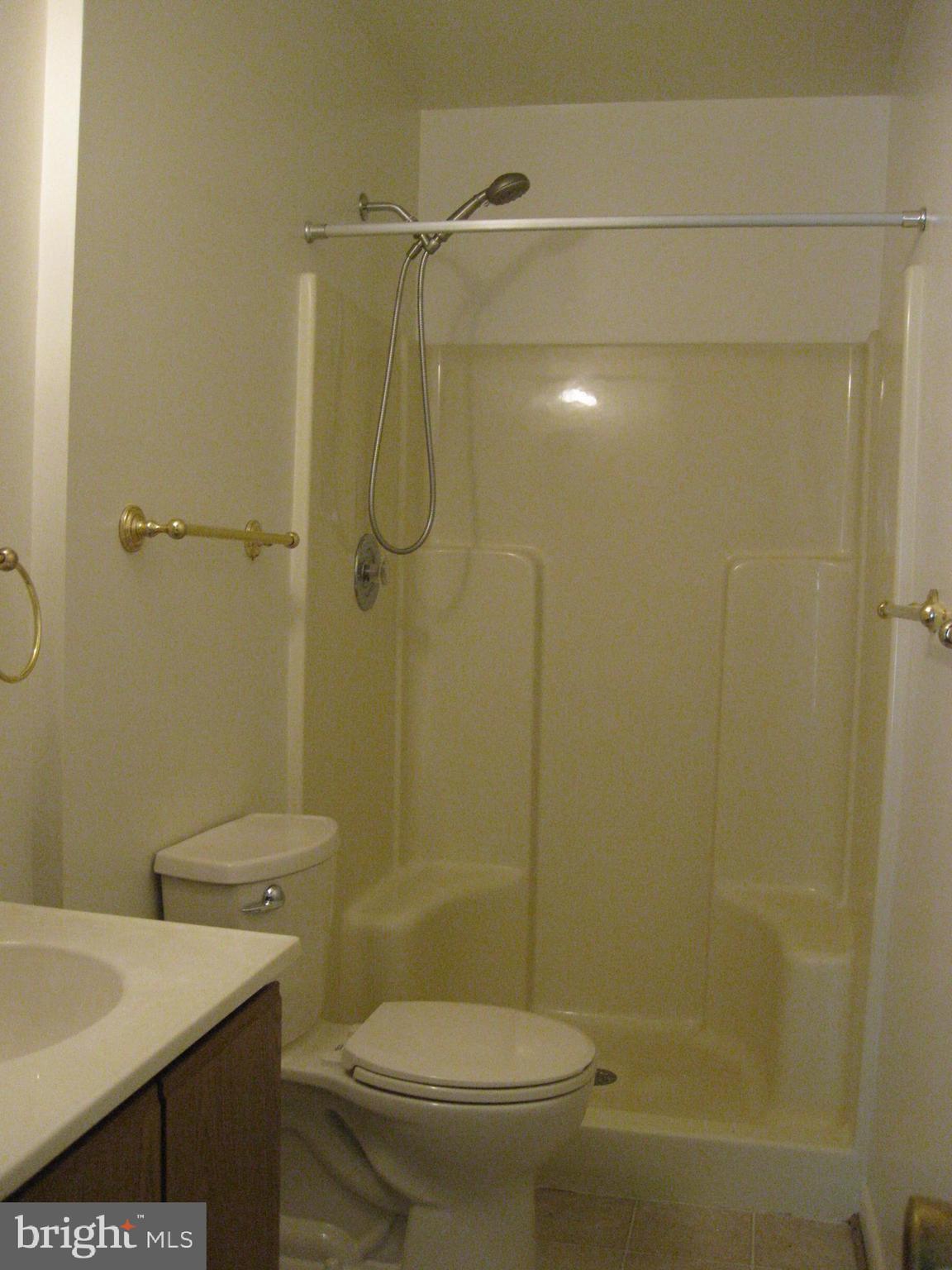 BROADVIEW ACRES - Residential Lease