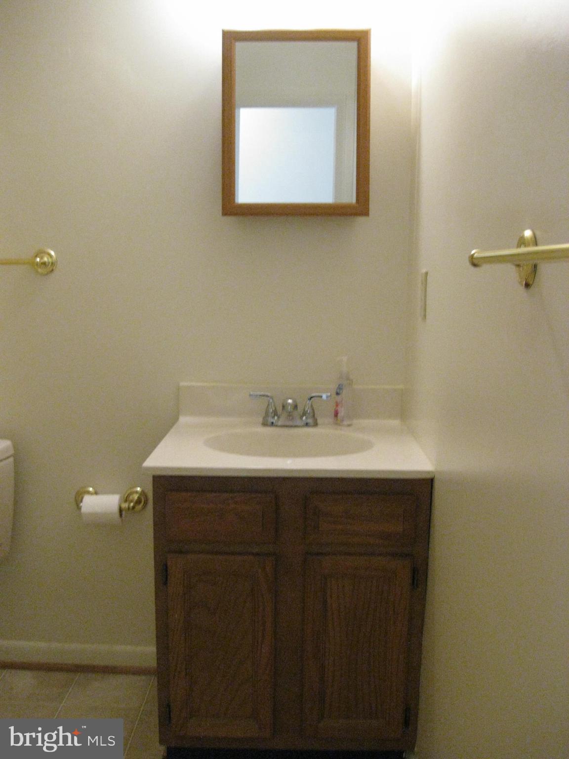 BROADVIEW ACRES - Residential Lease