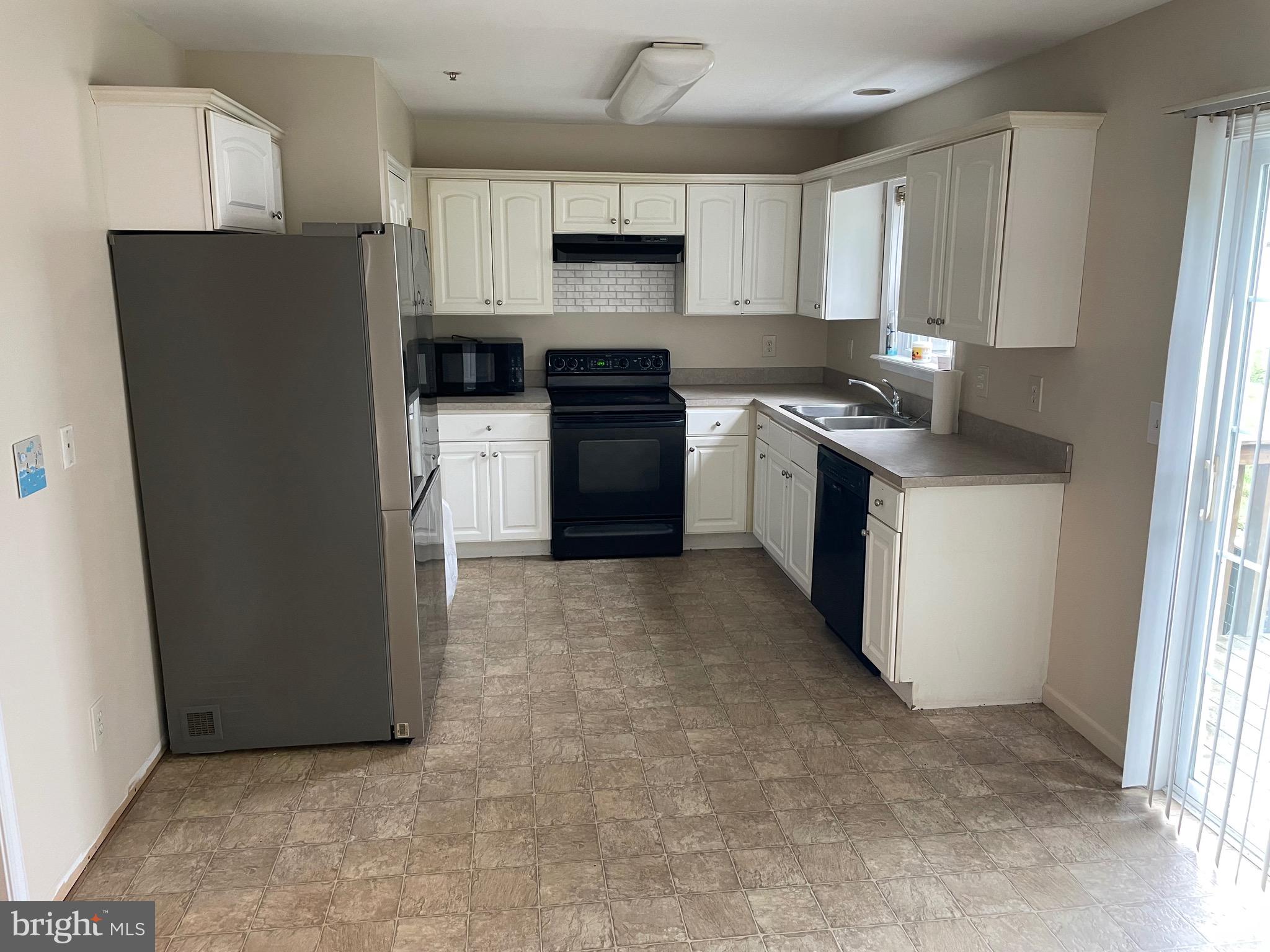 STONE GATE - Residential Lease