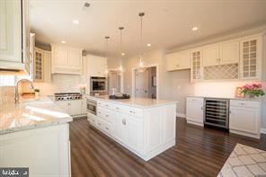 110 LEXINGTON MANOR