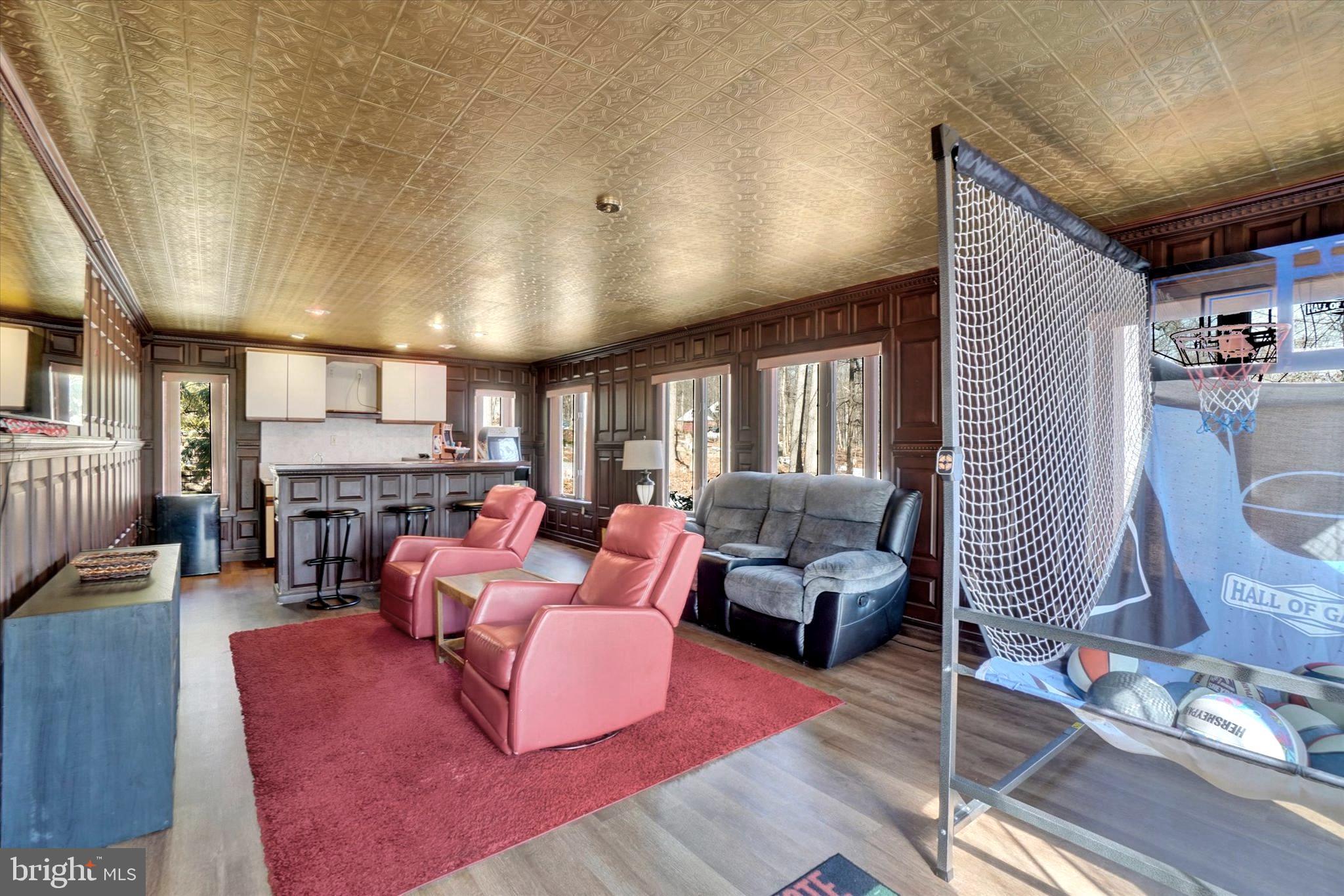 SPRING HILL ACRES - Residential