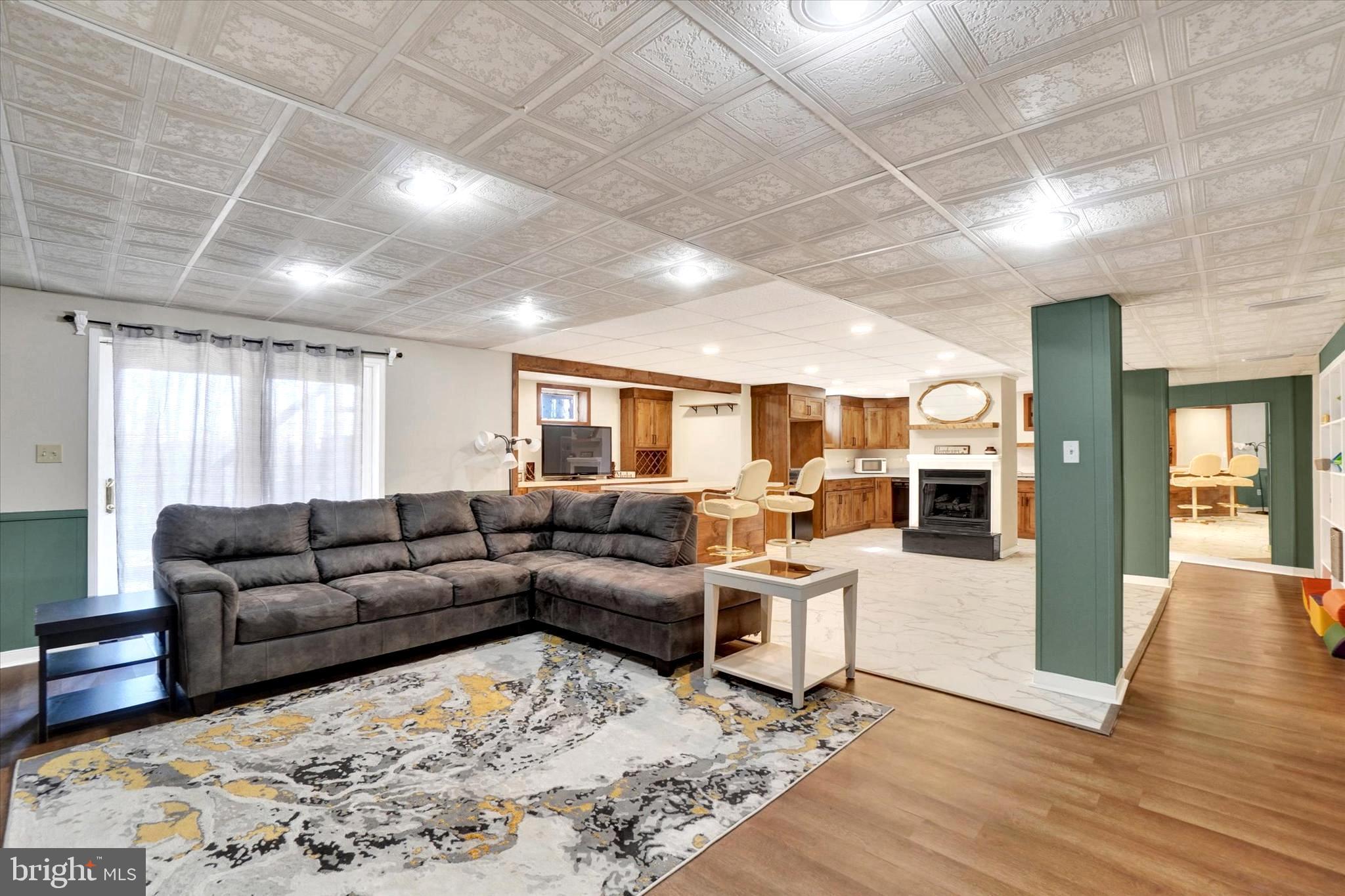 SPRING HILL ACRES - Residential