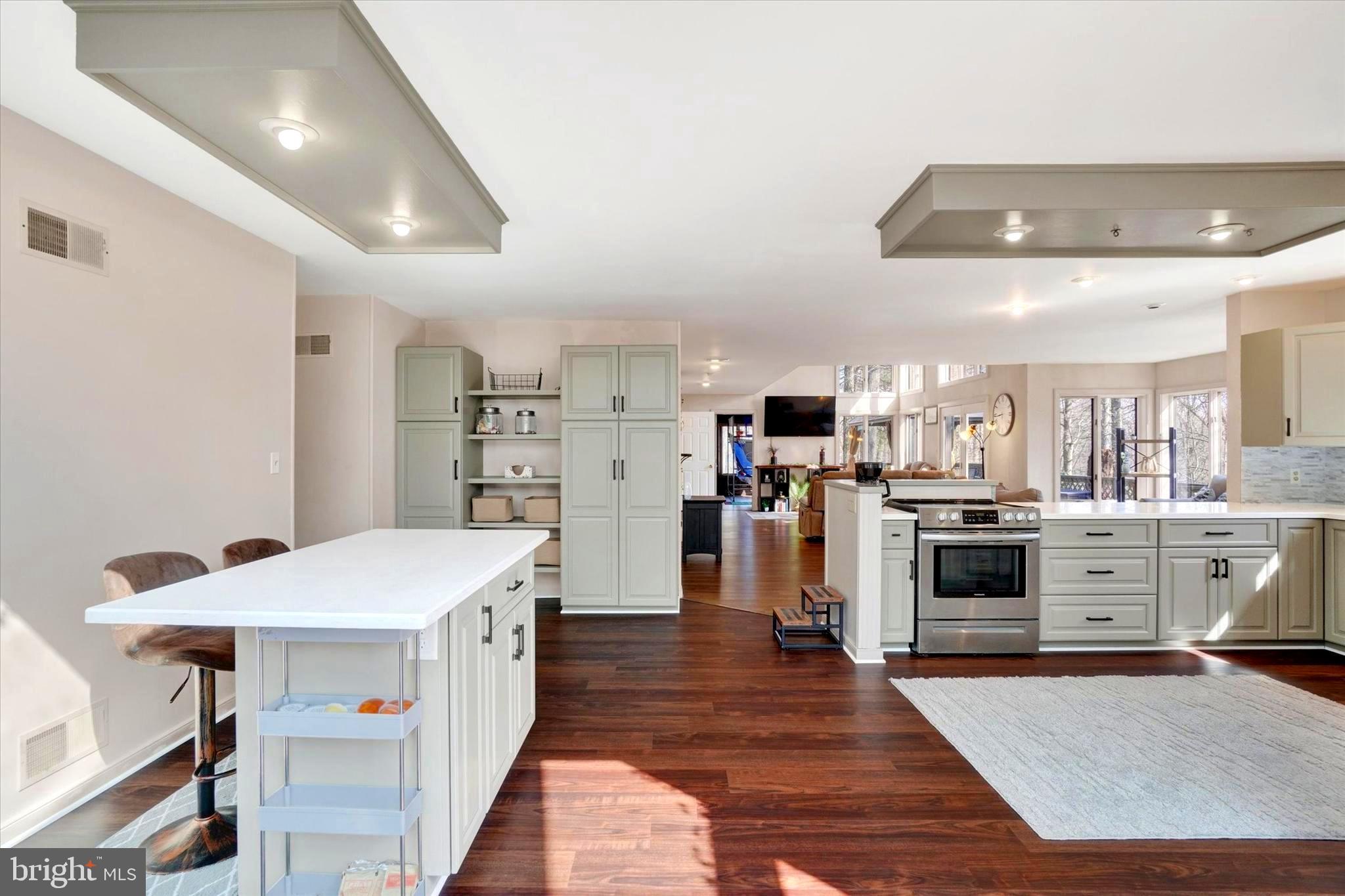 SPRING HILL ACRES - Residential