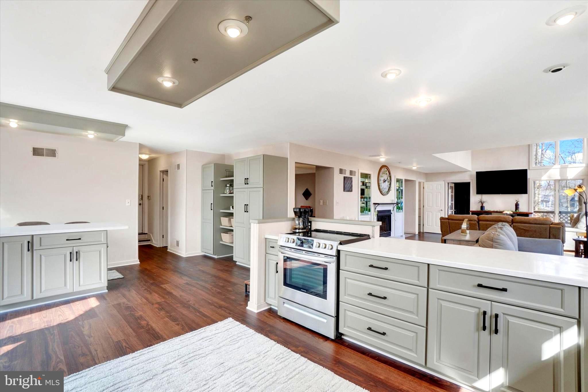 SPRING HILL ACRES - Residential