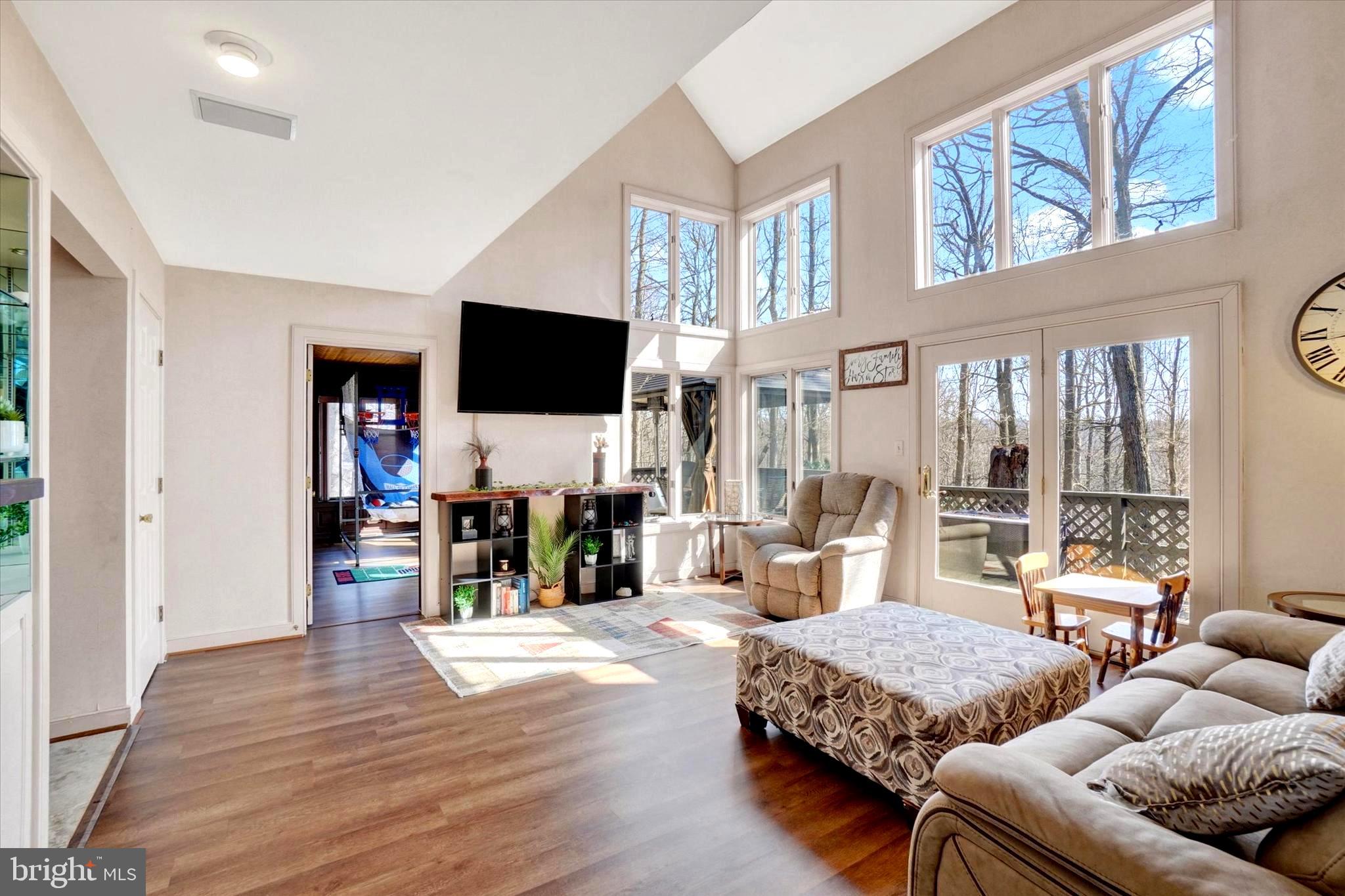 SPRING HILL ACRES - Residential