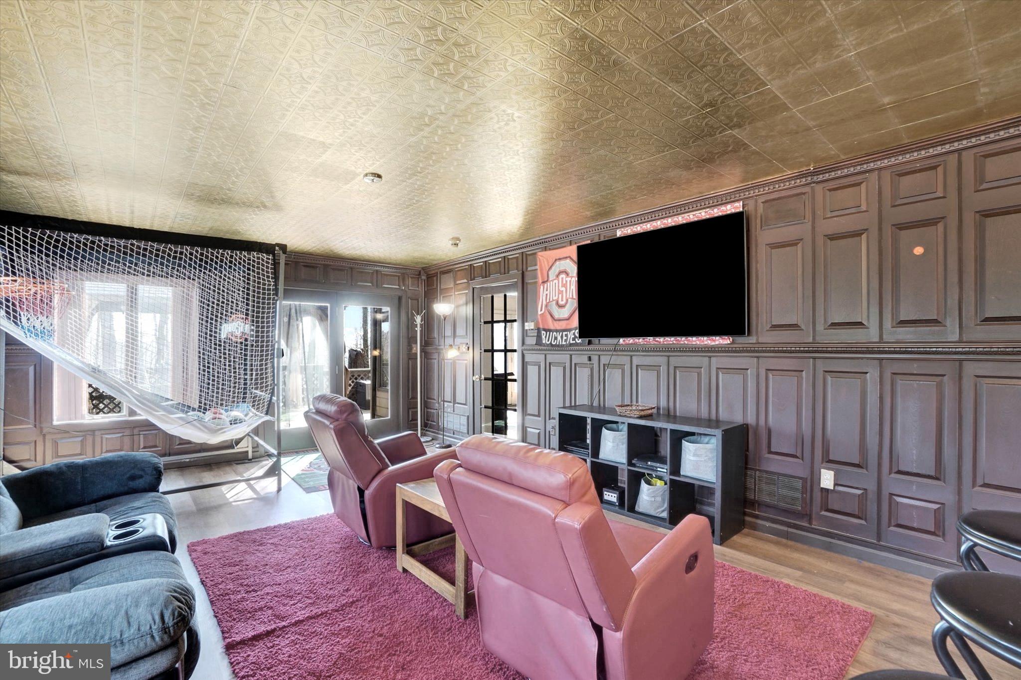 SPRING HILL ACRES - Residential