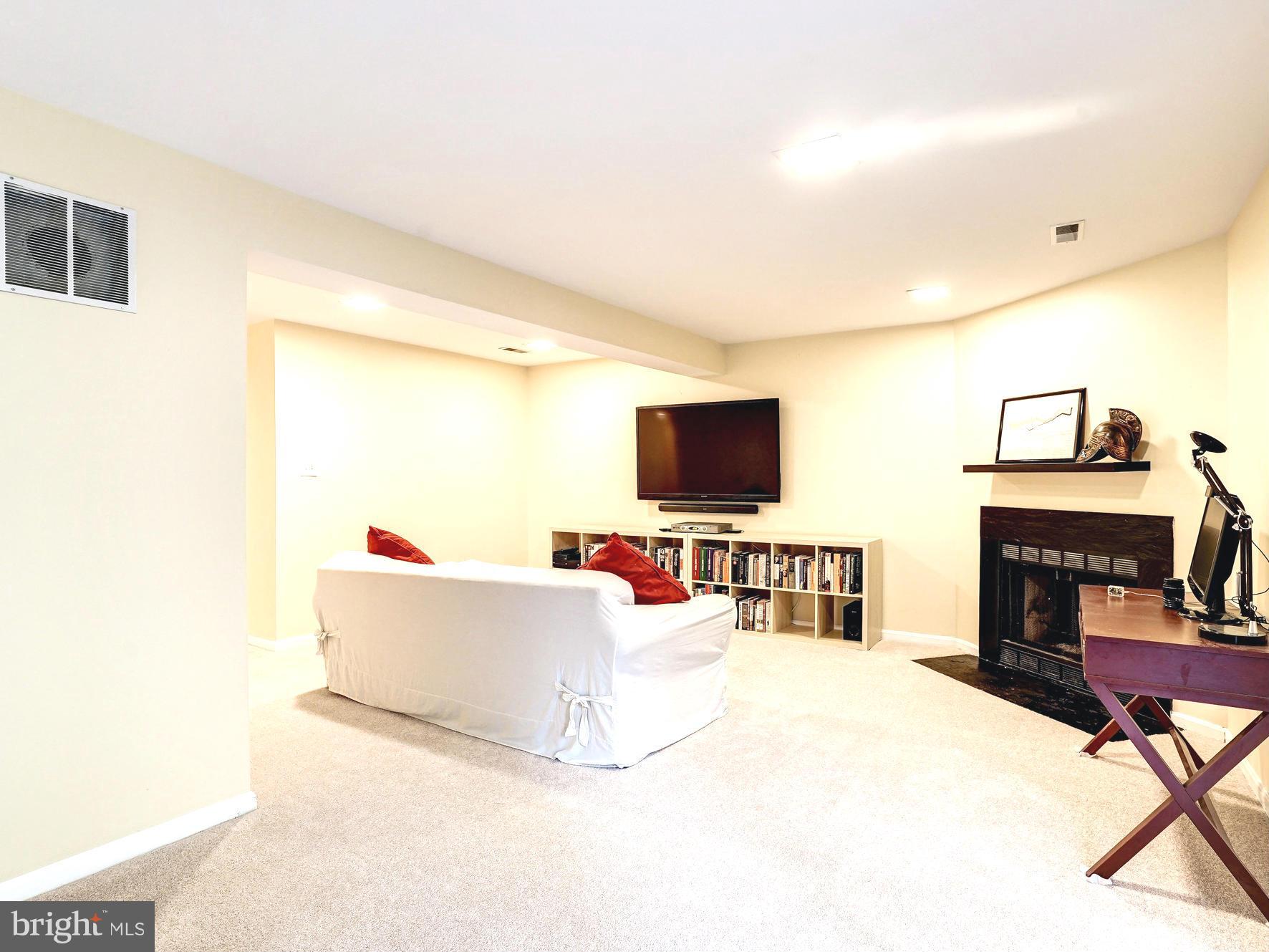 COLONY PARK - Residential