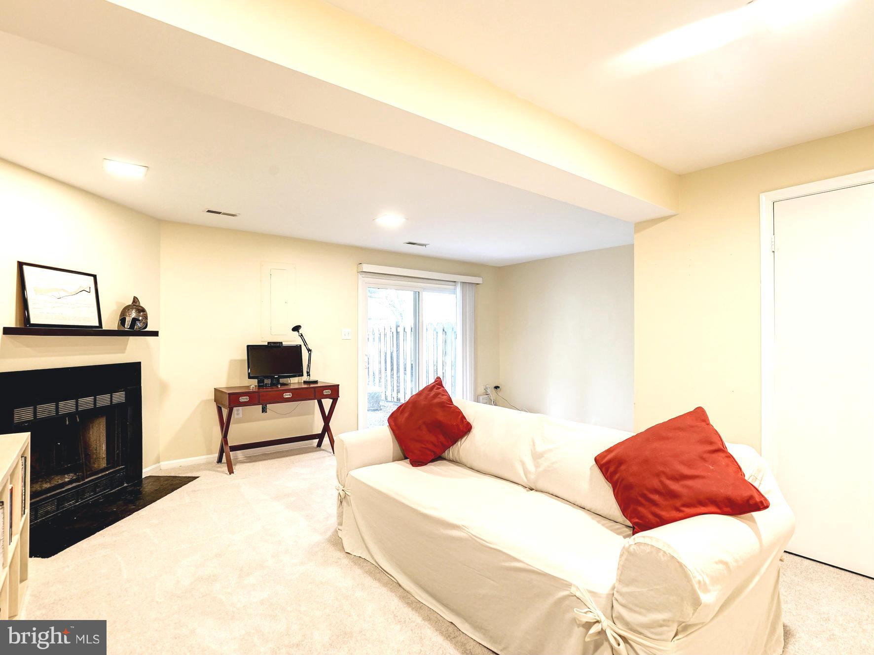 COLONY PARK - Residential