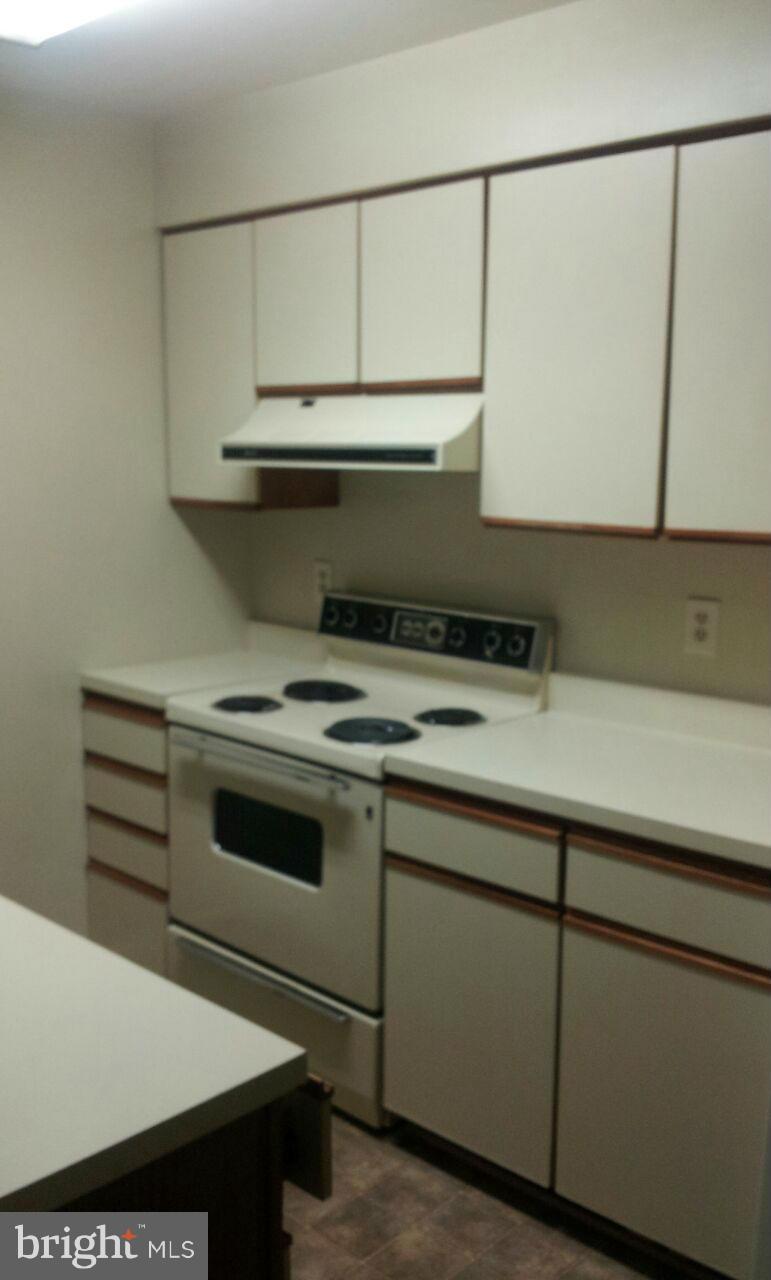 CLUSTERS AT WOODLAWN - Residential