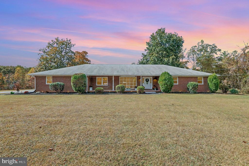 Photo of 5000 Bobcat Court, WOODBRIDGE, VA 22193 (MLS # VAPW2106512)