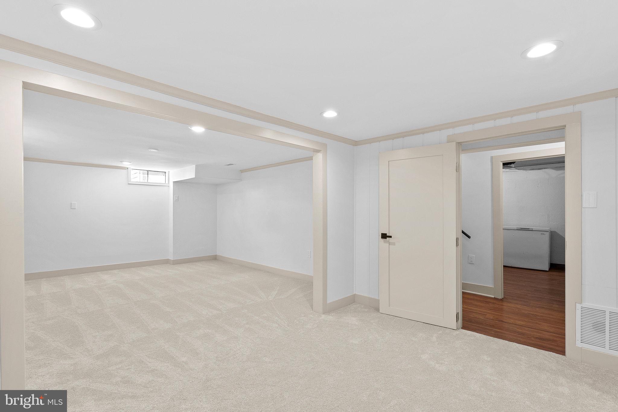 TOWN OF ROUND HILL - Residential