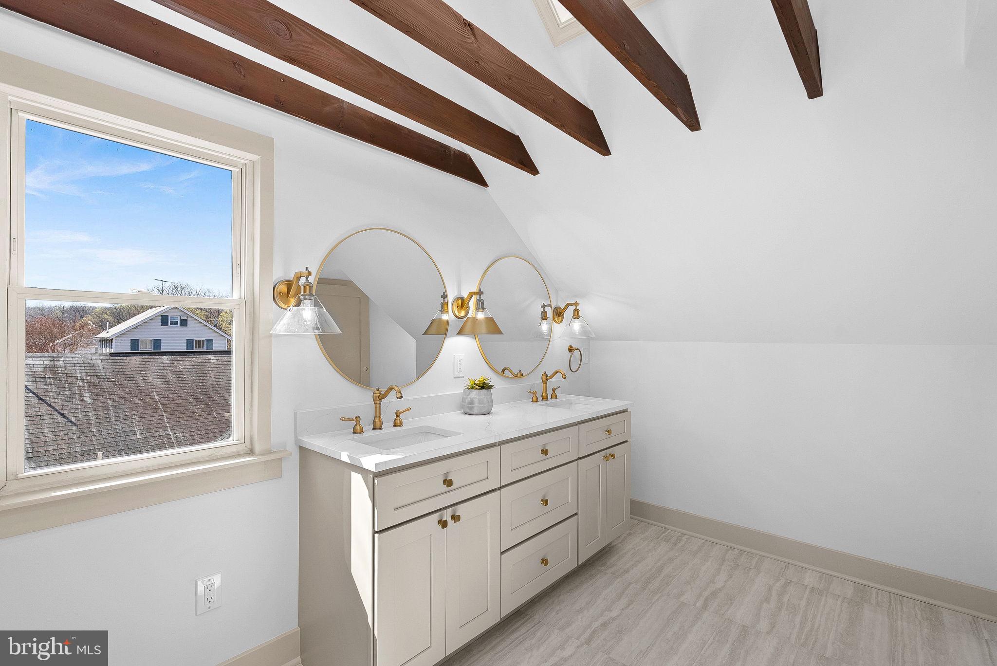 TOWN OF ROUND HILL - Residential