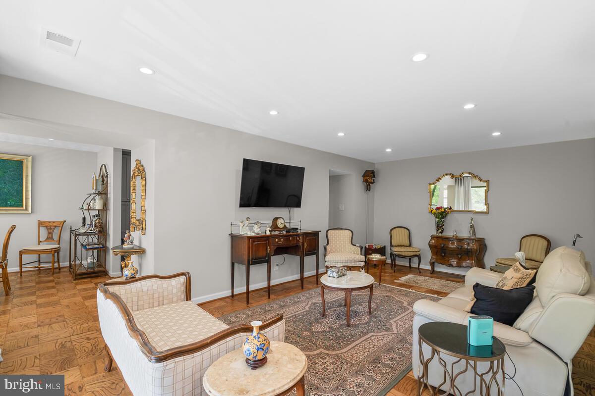 GEORGETOWN VILLAGE - Residential Lease