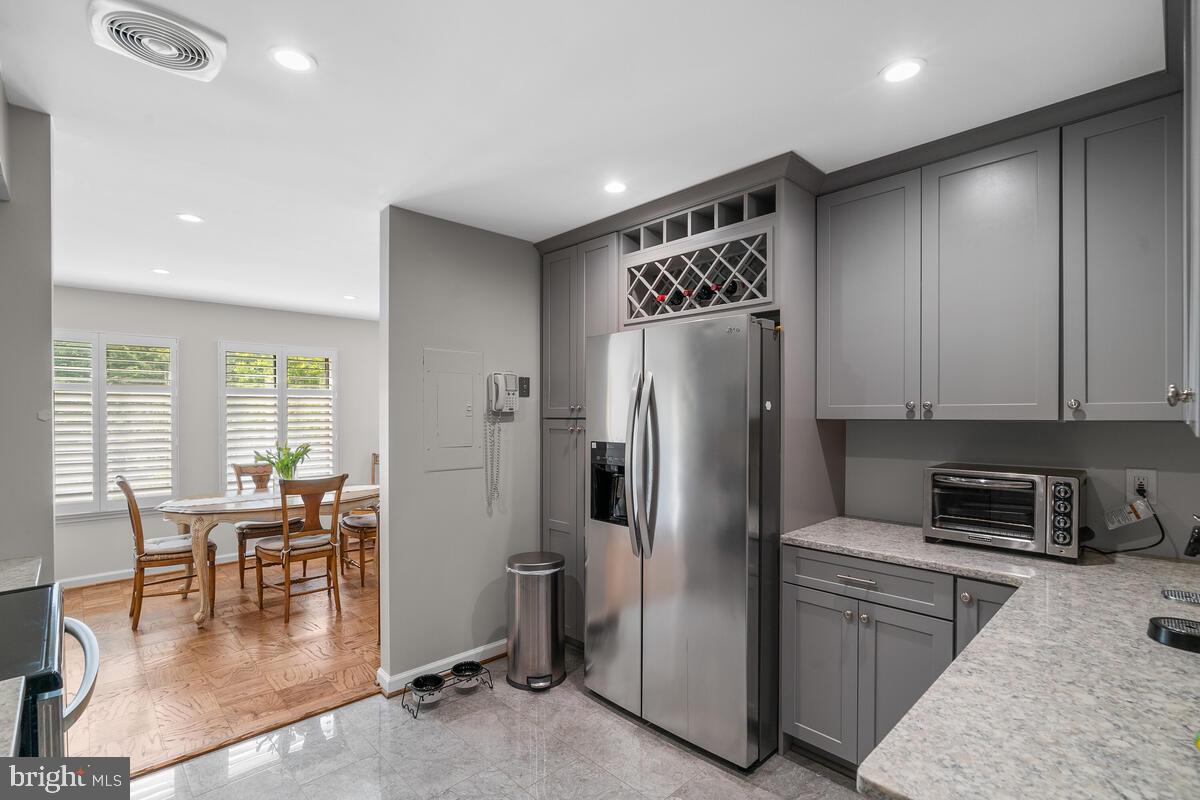 GEORGETOWN VILLAGE - Residential Lease