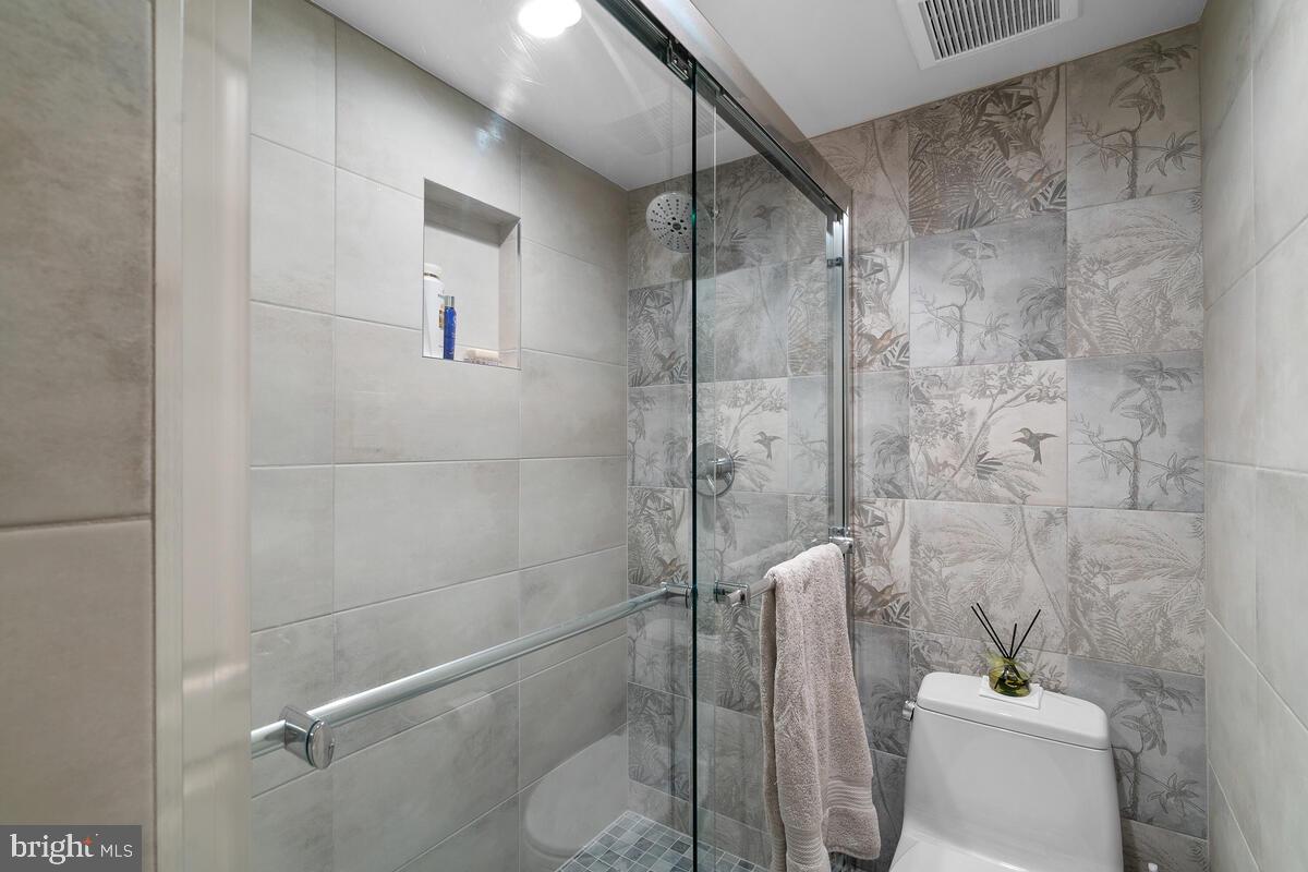 GEORGETOWN VILLAGE - Residential Lease