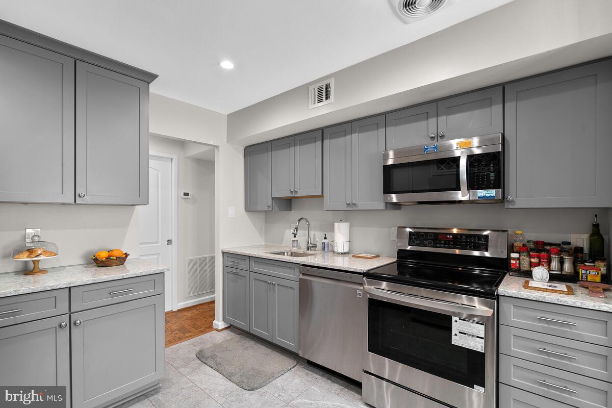 GEORGETOWN VILLAGE - Residential Lease