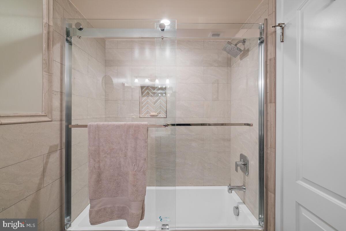 GEORGETOWN VILLAGE - Residential Lease