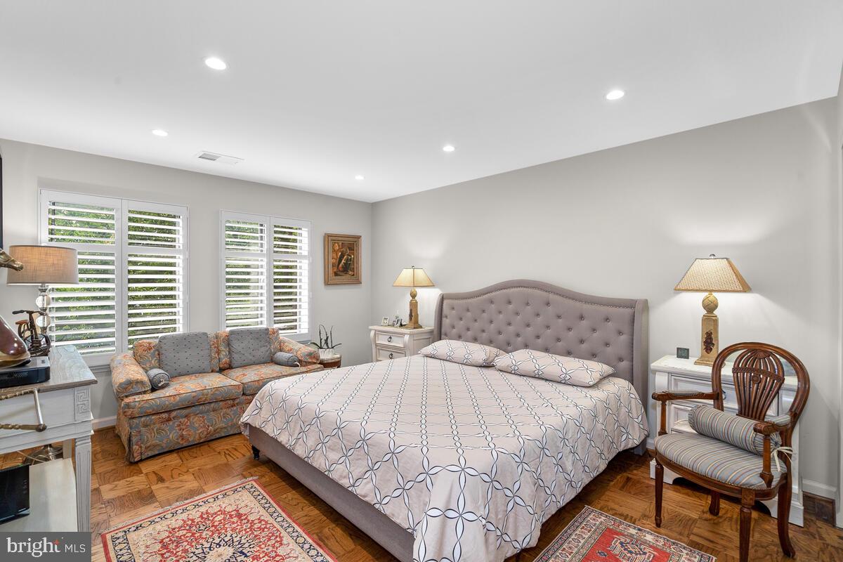 GEORGETOWN VILLAGE - Residential Lease