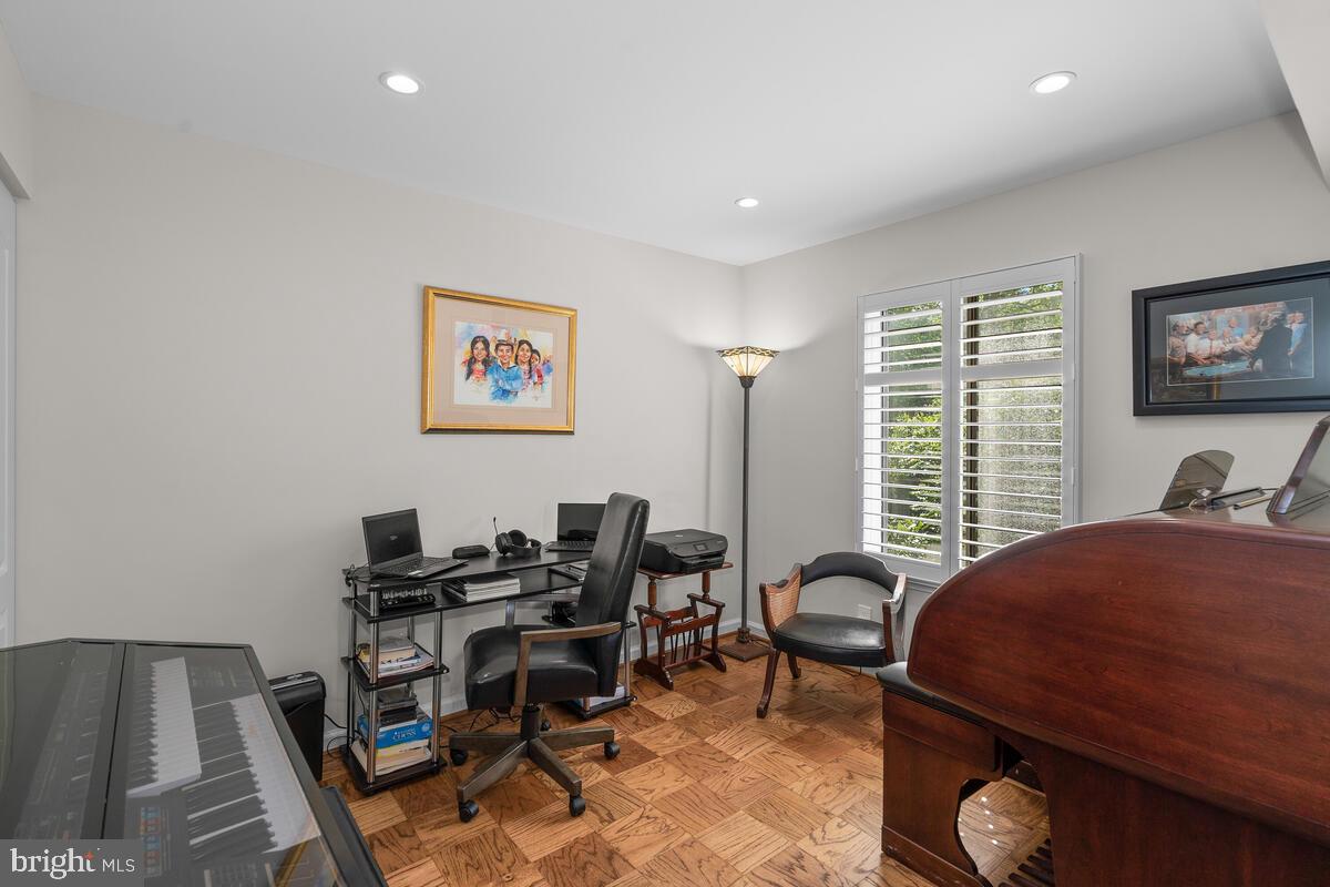 GEORGETOWN VILLAGE - Residential Lease