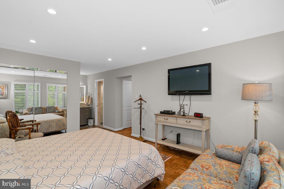 GEORGETOWN VILLAGE - Residential Lease