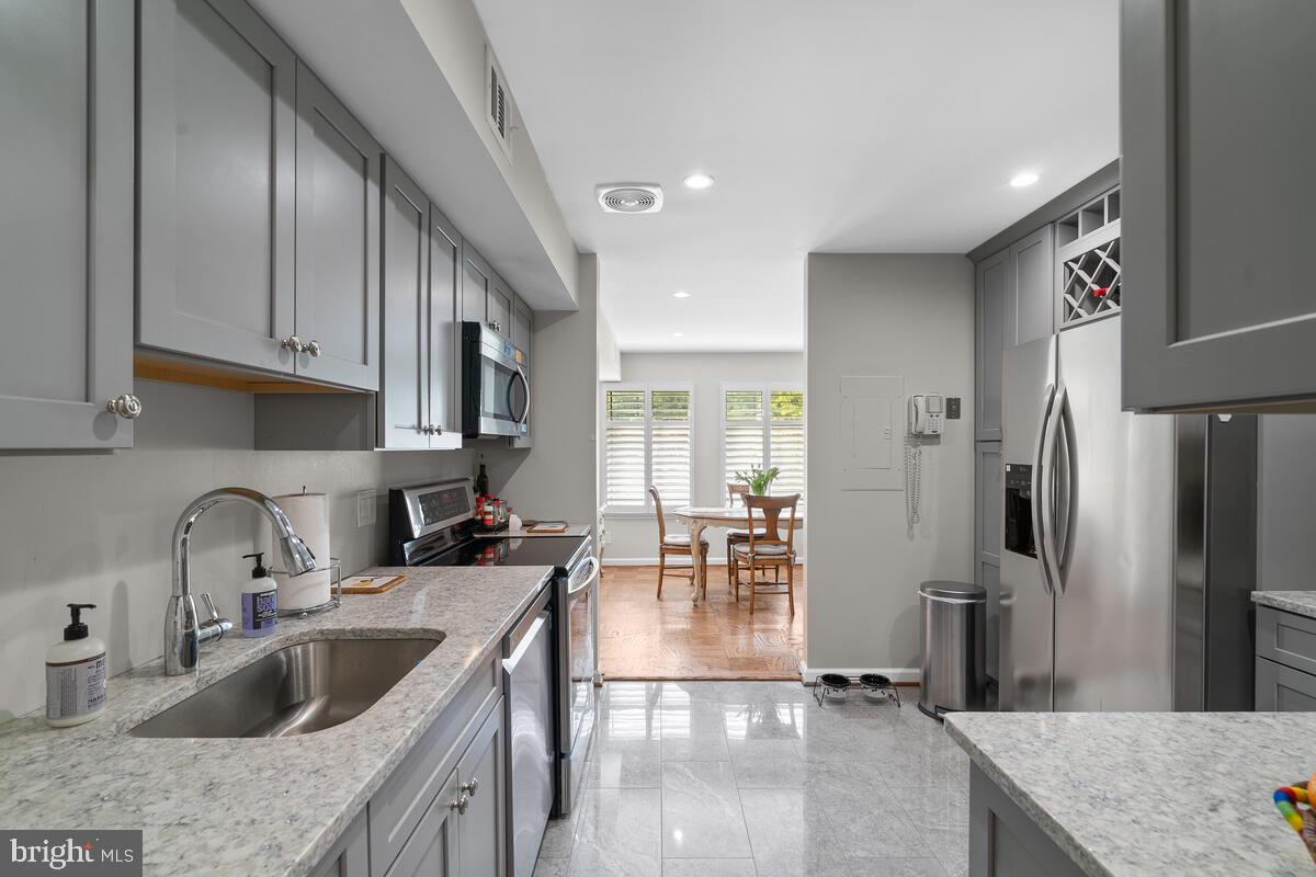 GEORGETOWN VILLAGE - Residential Lease