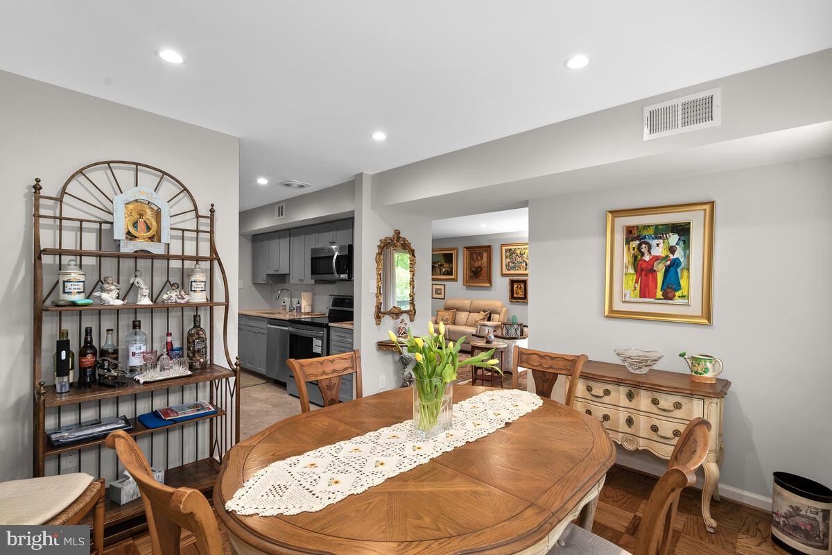 GEORGETOWN VILLAGE - Residential Lease