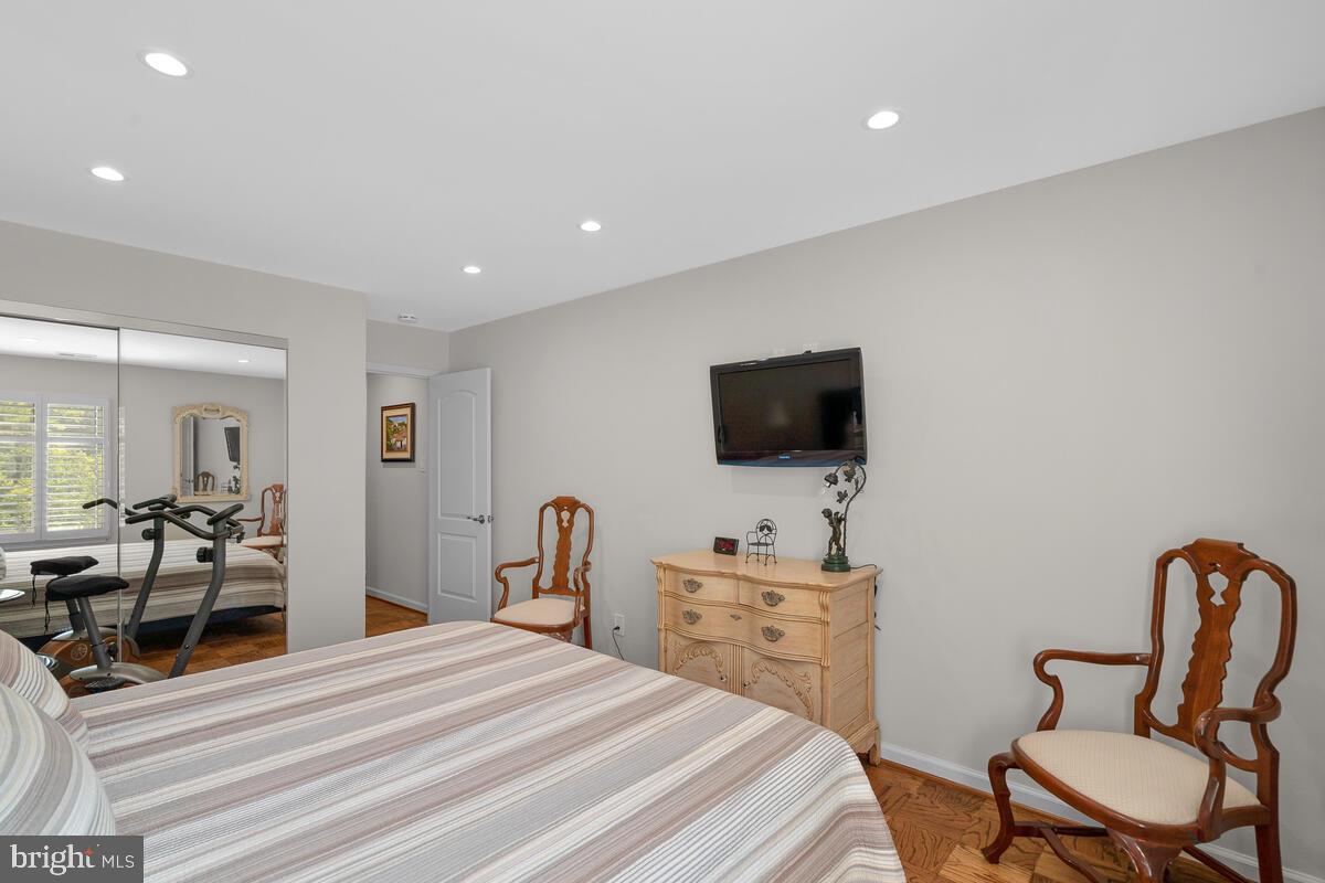 GEORGETOWN VILLAGE - Residential Lease