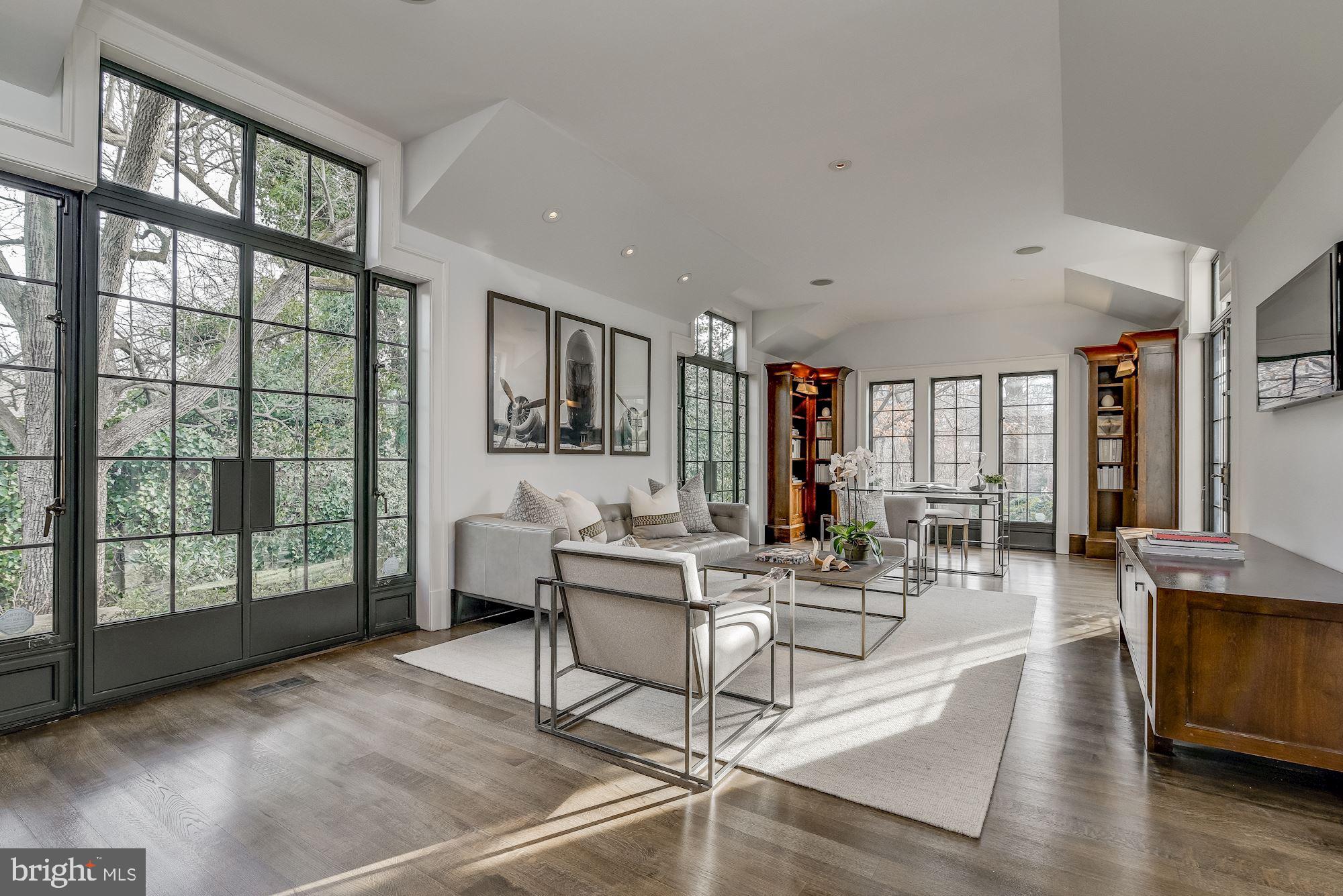 SPRING VALLEY - Residential
