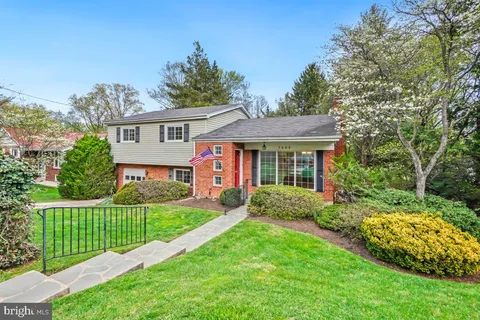 7805 Cayuga Avenue, Bethesda, MD MLS: MDMC2174702