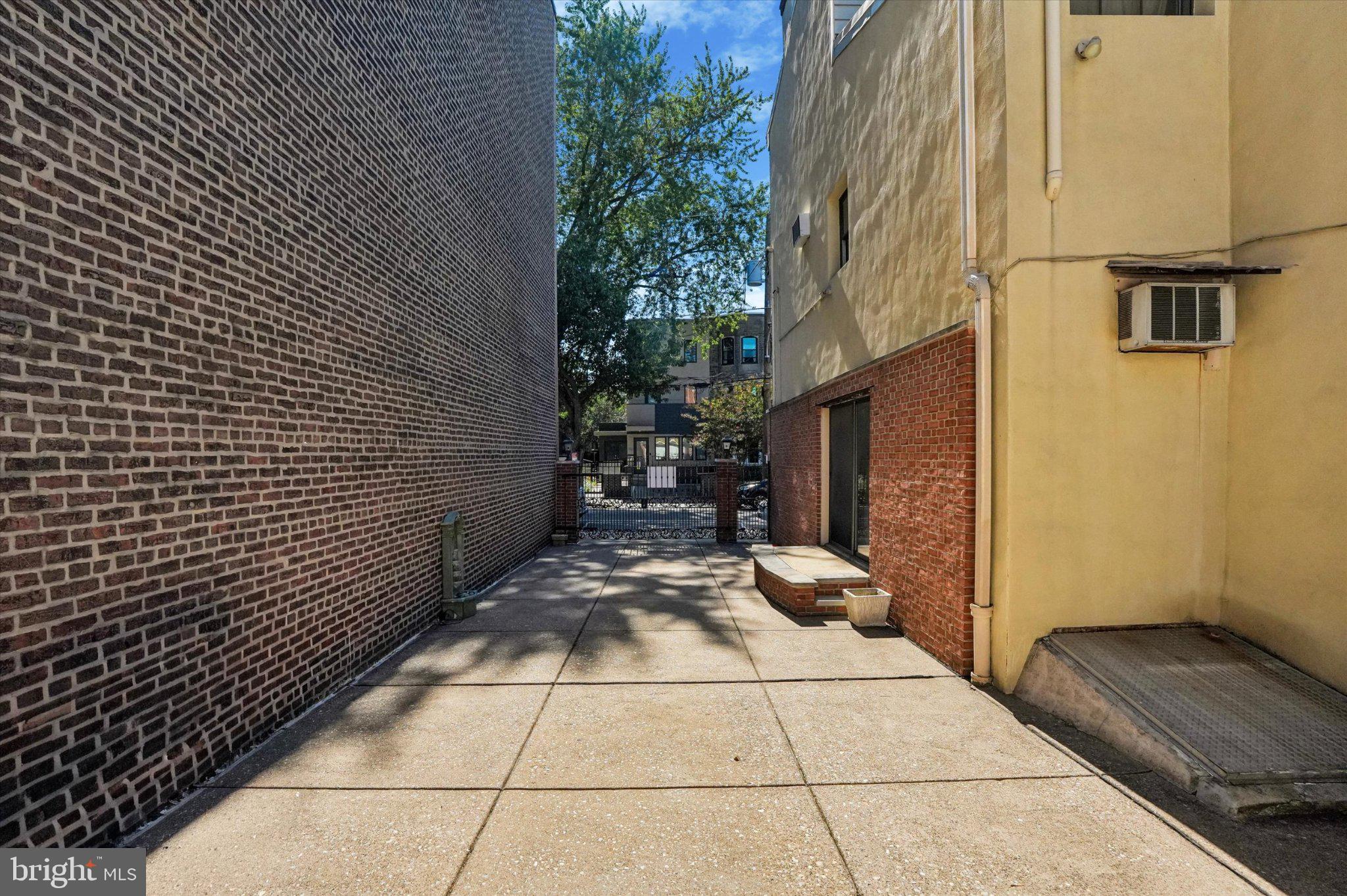 2341 E DAUPHIN STREET 43