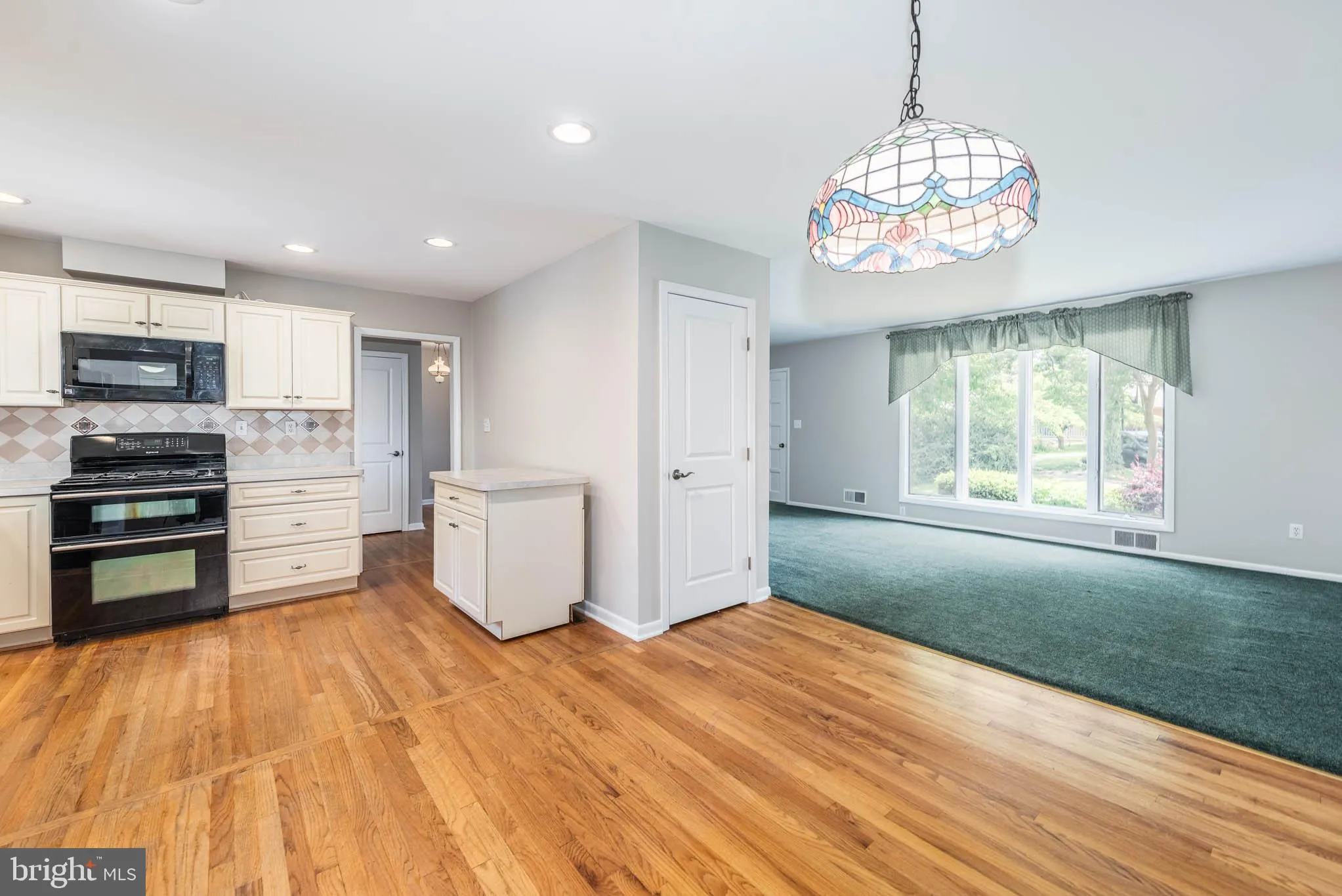Linthicum Heights, Maryland 21090, United States, 4 Bedrooms Bedrooms, ,2 BathroomsBathrooms,Residential,Active,131756