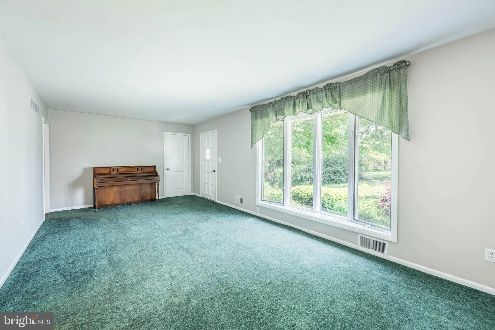 Linthicum Heights, Maryland 21090, United States, 4 Bedrooms Bedrooms, ,2 BathroomsBathrooms,Residential,Active,131756