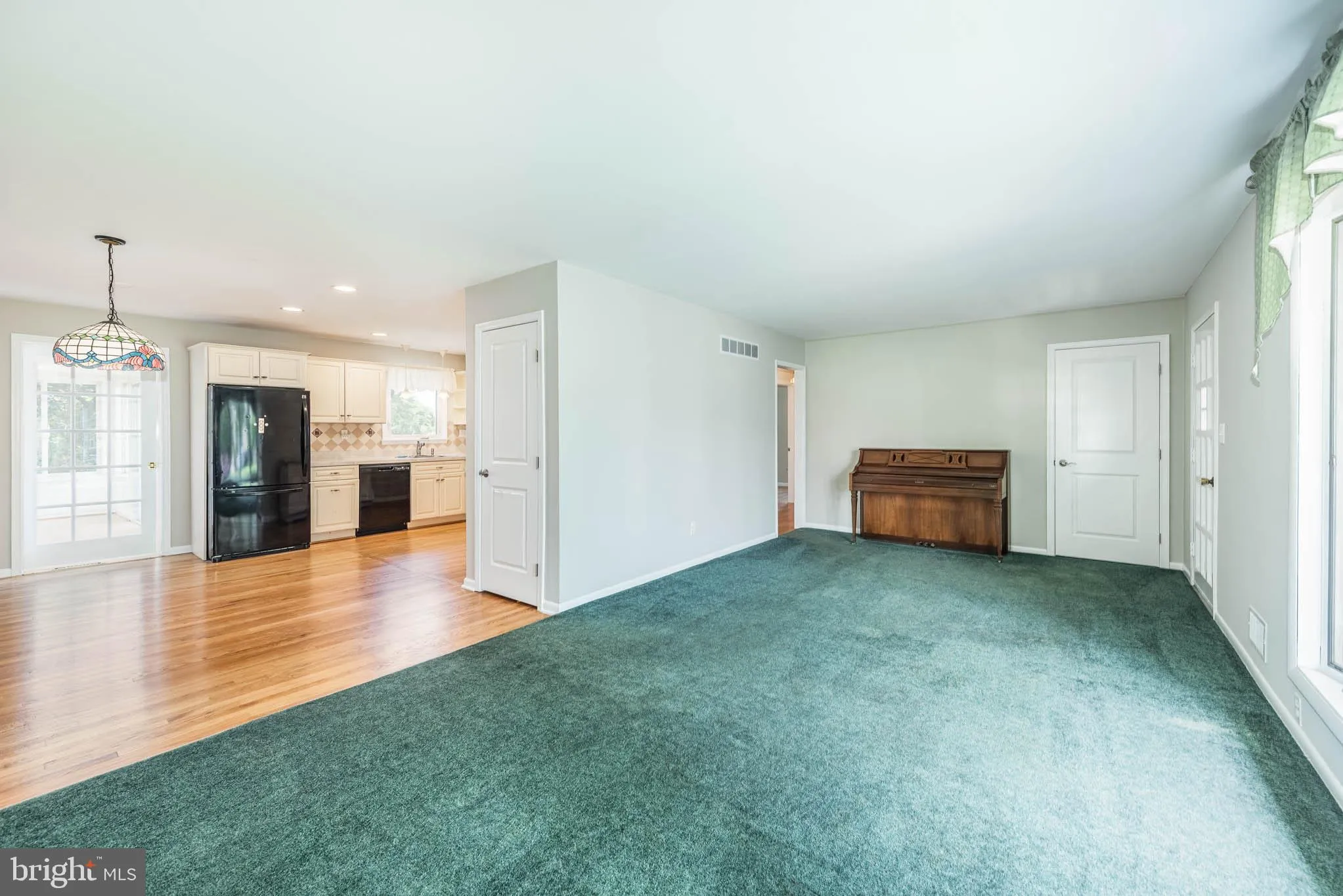 Linthicum Heights, Maryland 21090, United States, 4 Bedrooms Bedrooms, ,2 BathroomsBathrooms,Residential,Active,131756
