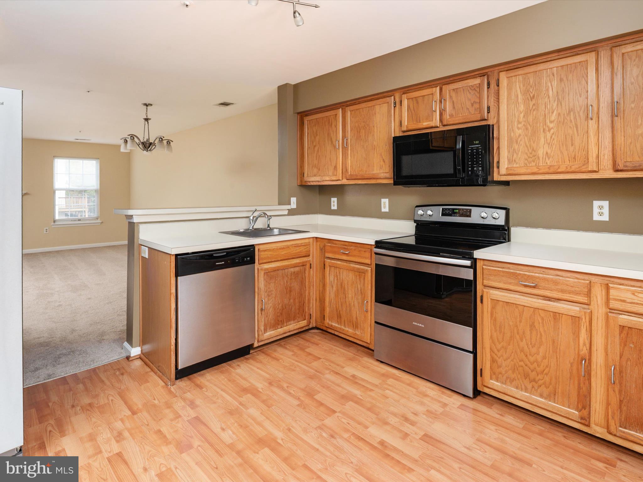 2402 WENTWORTH DRIVE