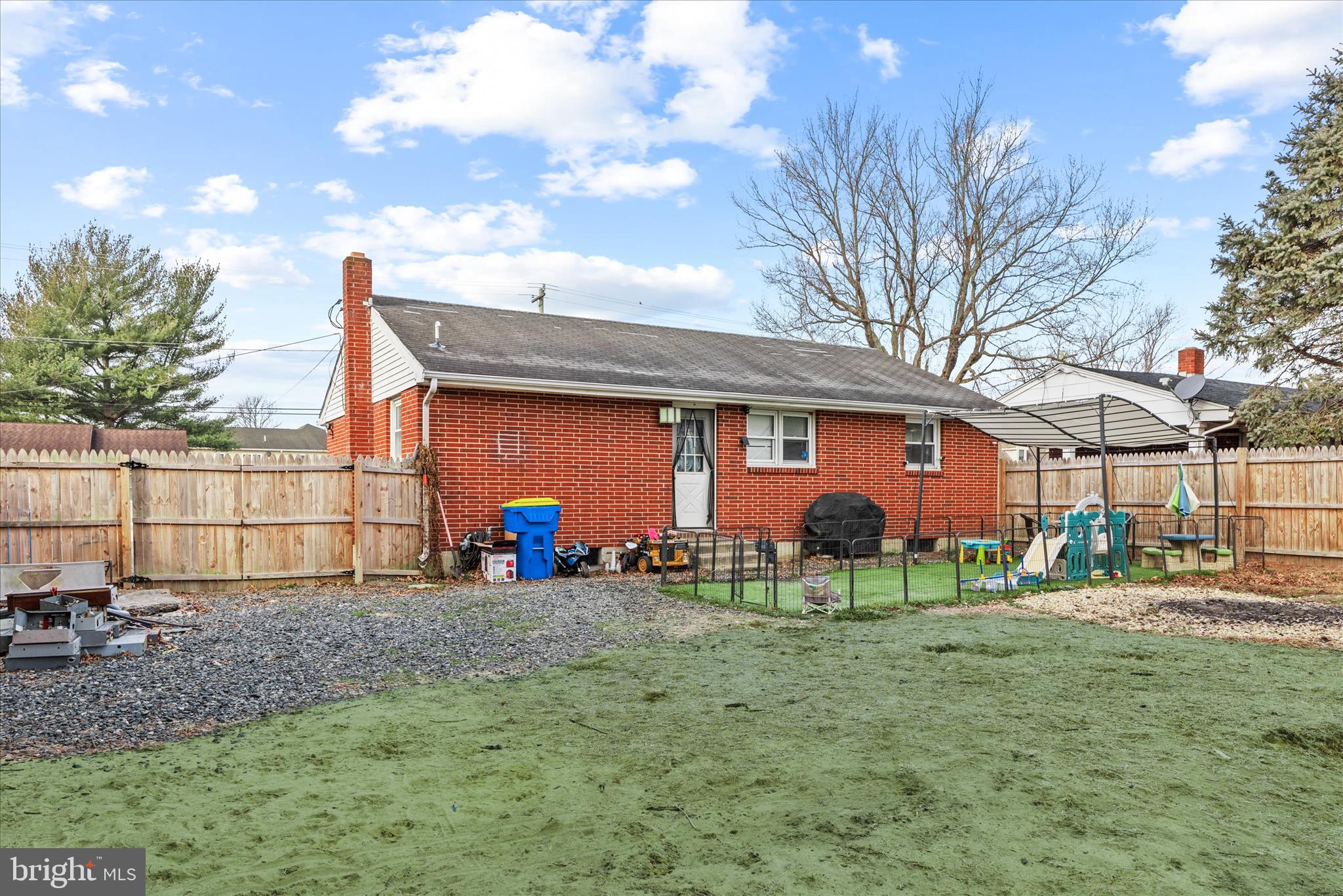 WOODSIDE MANOR - Residential