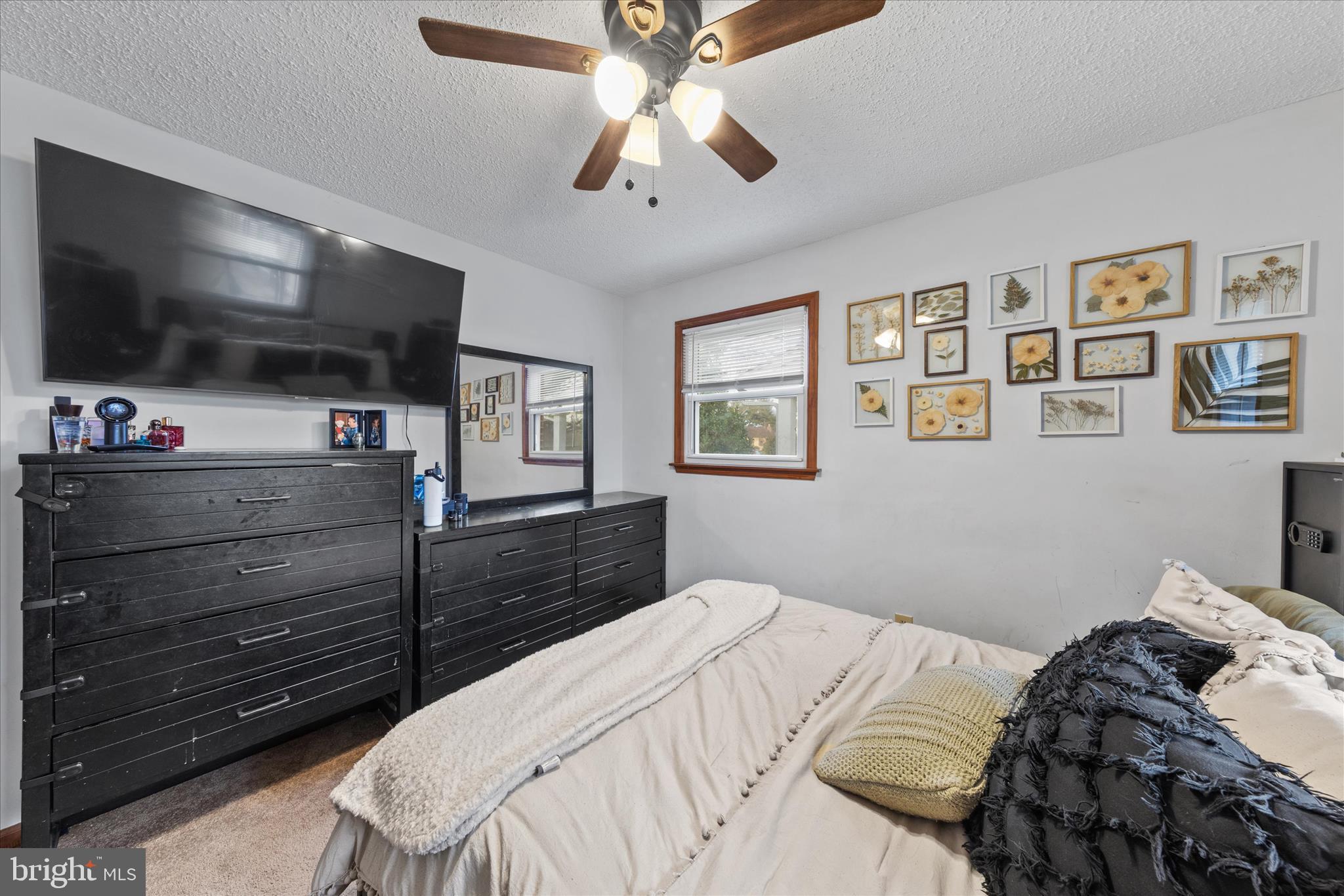 WOODSIDE MANOR - Residential